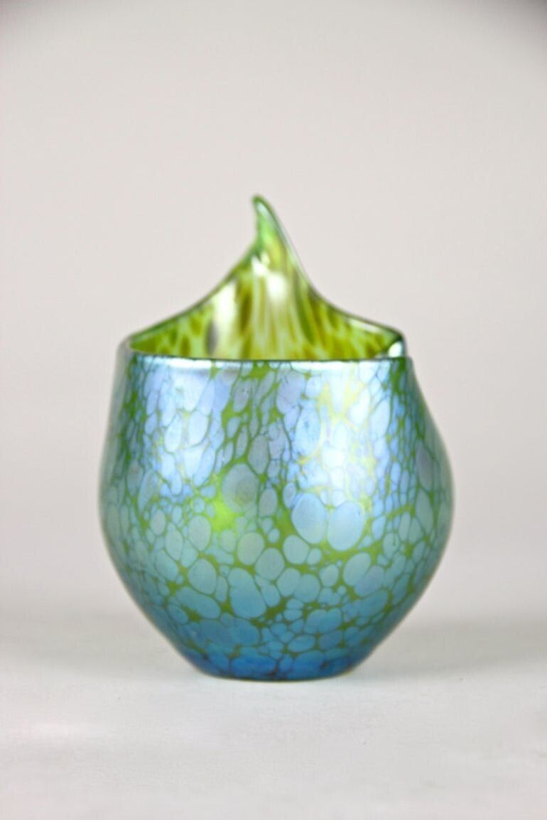 20th Century Iriscident Loetz Witwe Glass Vase Creta Papillon, Bohemia, Ca 1902 photo furniture