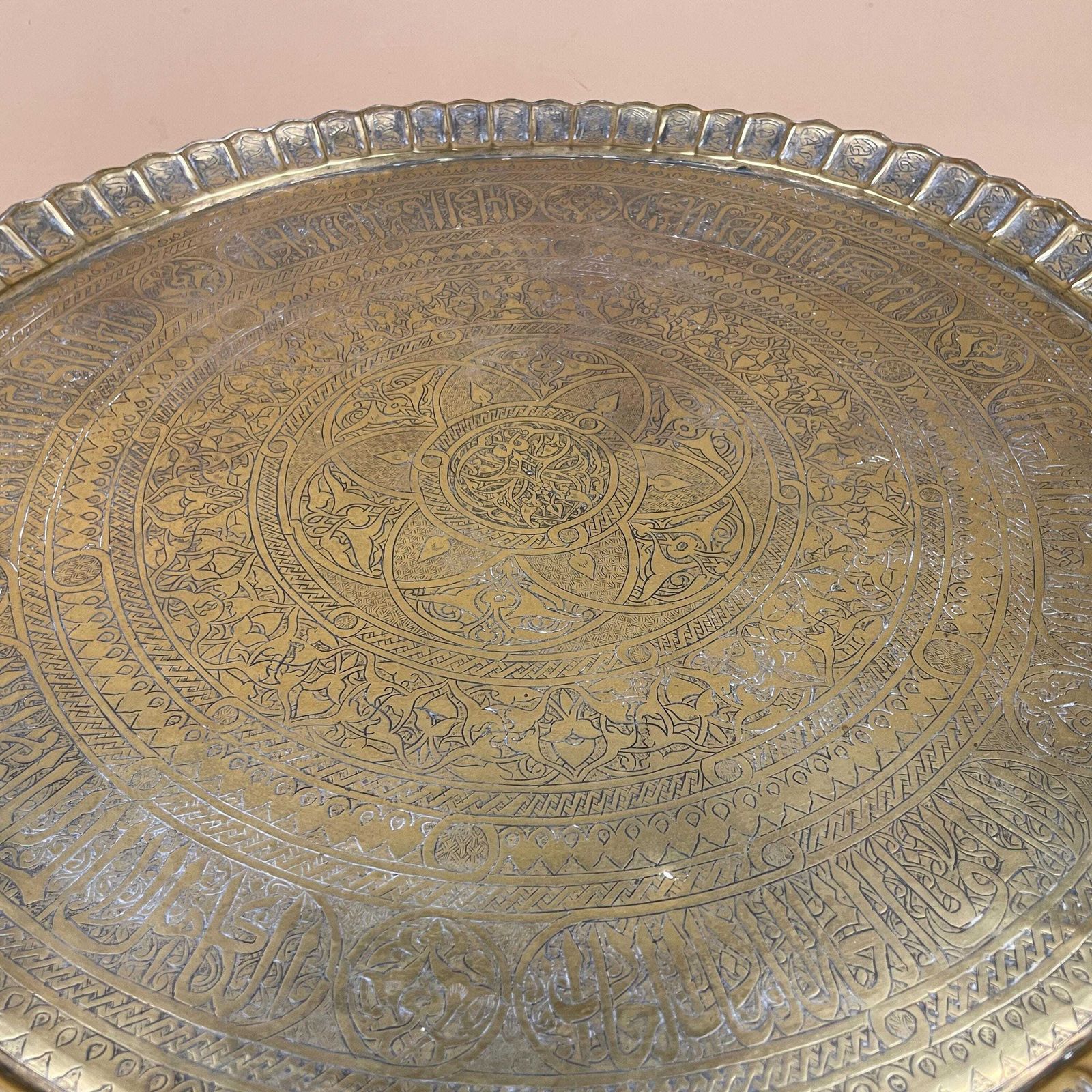 Indian Metal Gold Patterned Brass Tray 56.5cm Plate Asian Handmade Etched Intricate Decorative Pattern Scalloped Vintage Circular Antique photo Home Decor