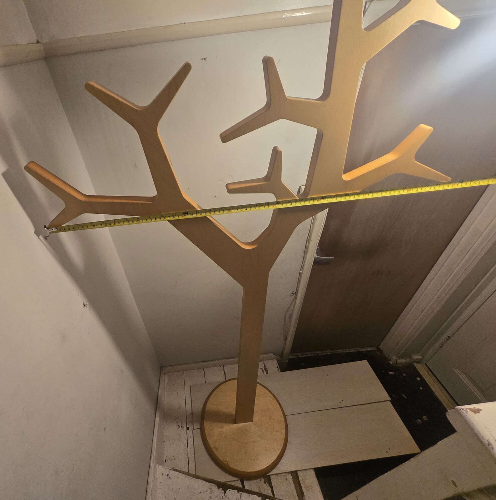 photo vinterior Swedese Tree Coat Stand In Oak Veneer Designed By Michael Young And Katrin Olina