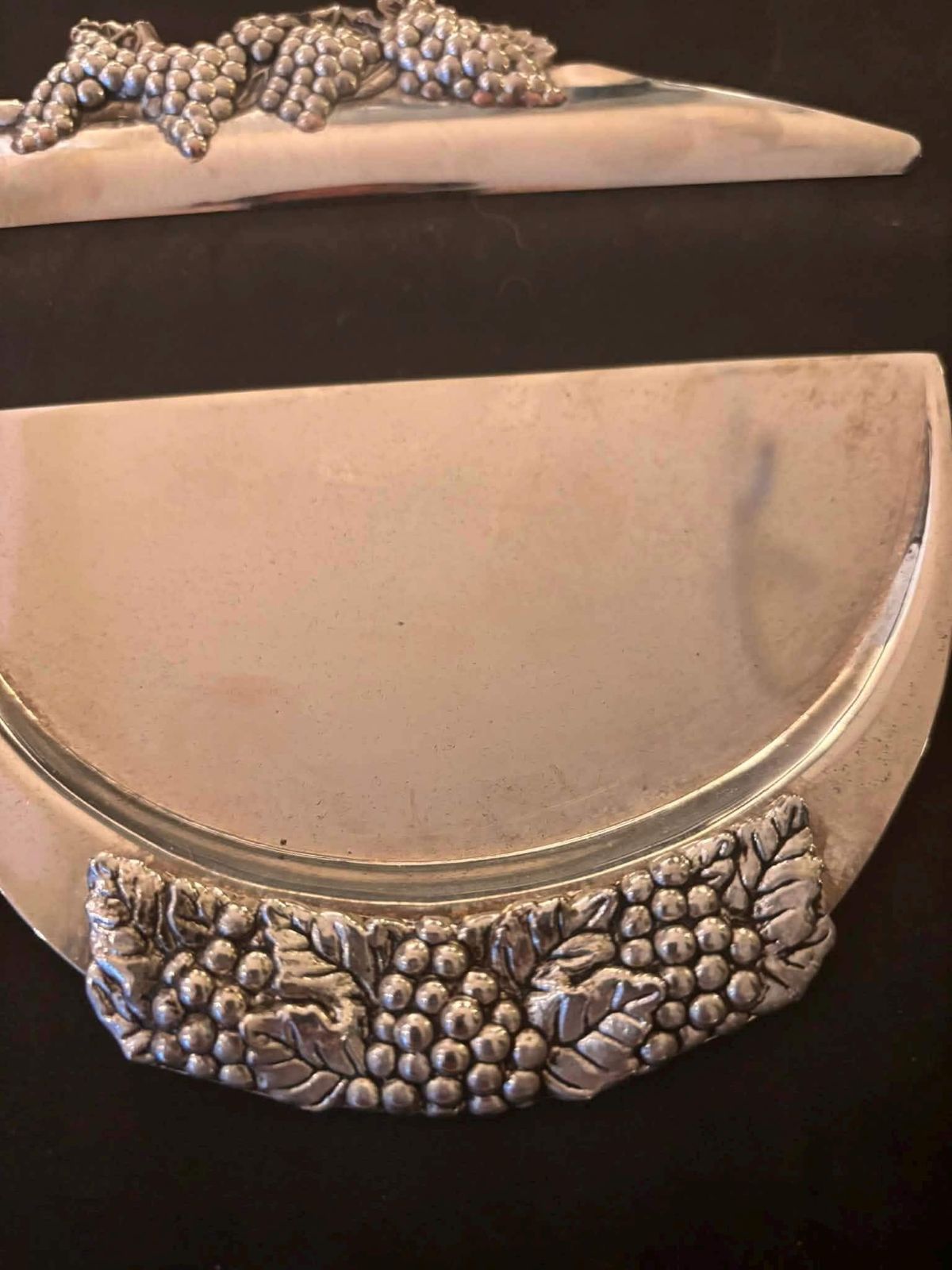 photo vintage Crumb Catcher Table Shovel And Brush, French Tableware Service Pick Crumbs Silver Plated Brush Table Wedding Gift.