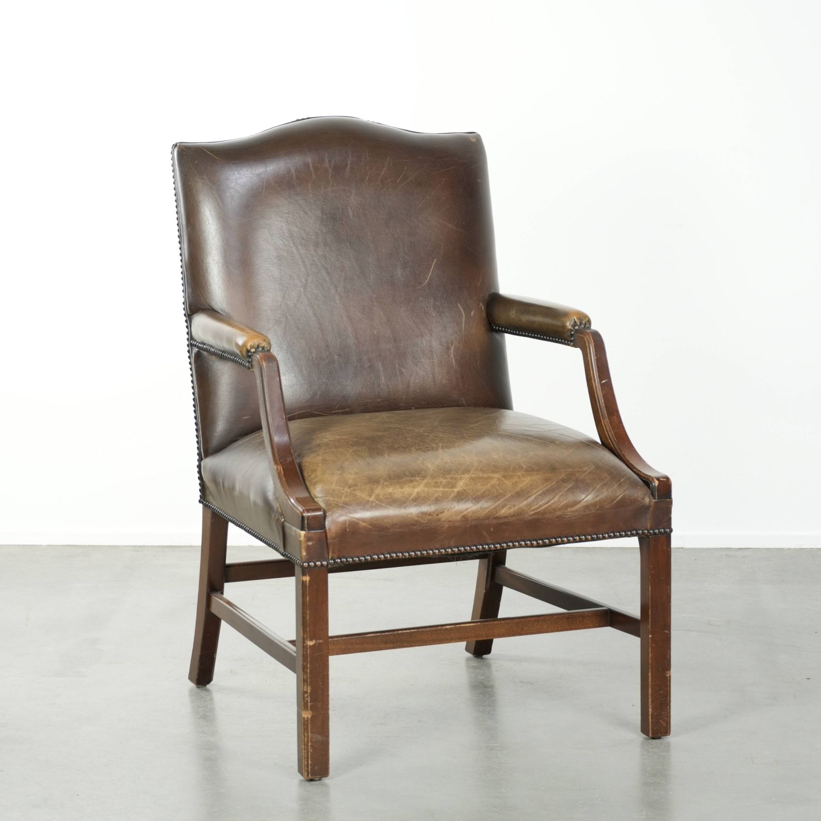 Beautiful Luxury Wooden And Cowhide Leather English Gainsborough Side/Desk/Chair With A Stunning Appearance