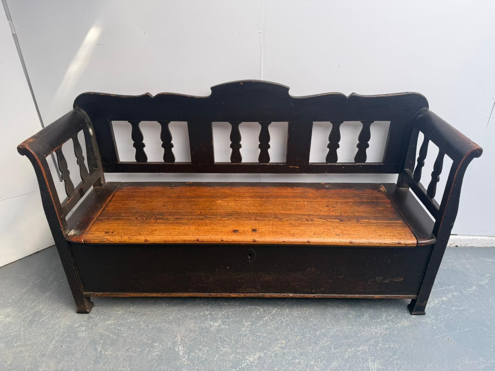 A Georgian Original Hungarian Painted Black Pine 3 Seater Bench photo vinterior