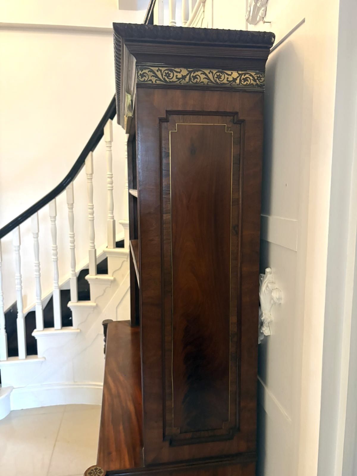 photo vintage Antique 19th Century Rosewood Brass Inlaid Open Bookcase