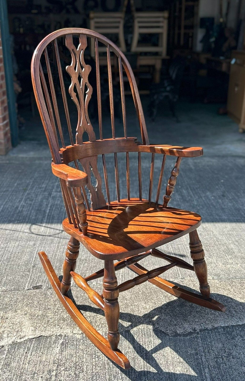 photo furniture Good Quality English Country Oak & Beech Windsor Shaped Seat Rocking Chair