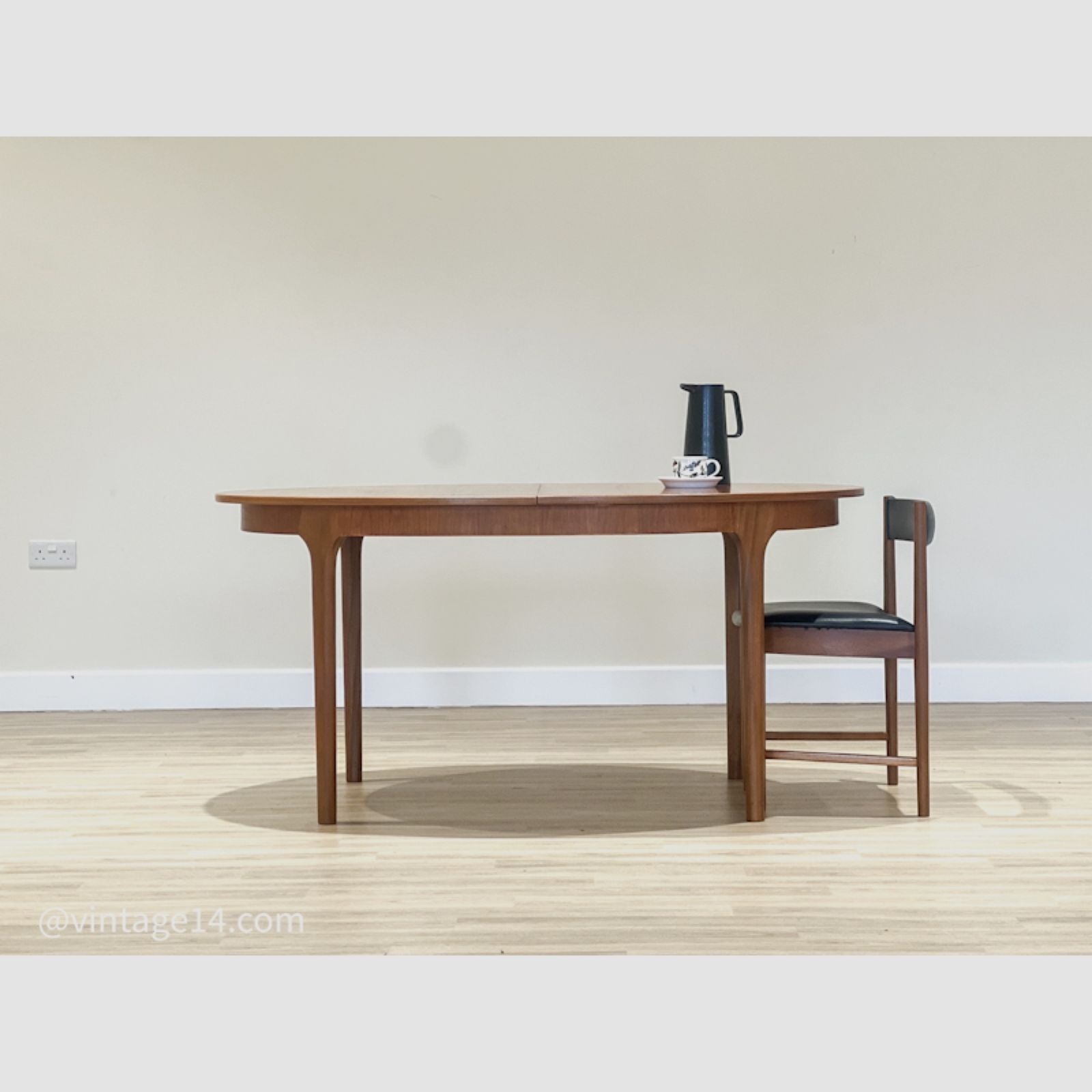 A McIntosh Extending Oval Dining Set By Tom Robertson — Dunvegan Collection, 1960s photo 1700.0