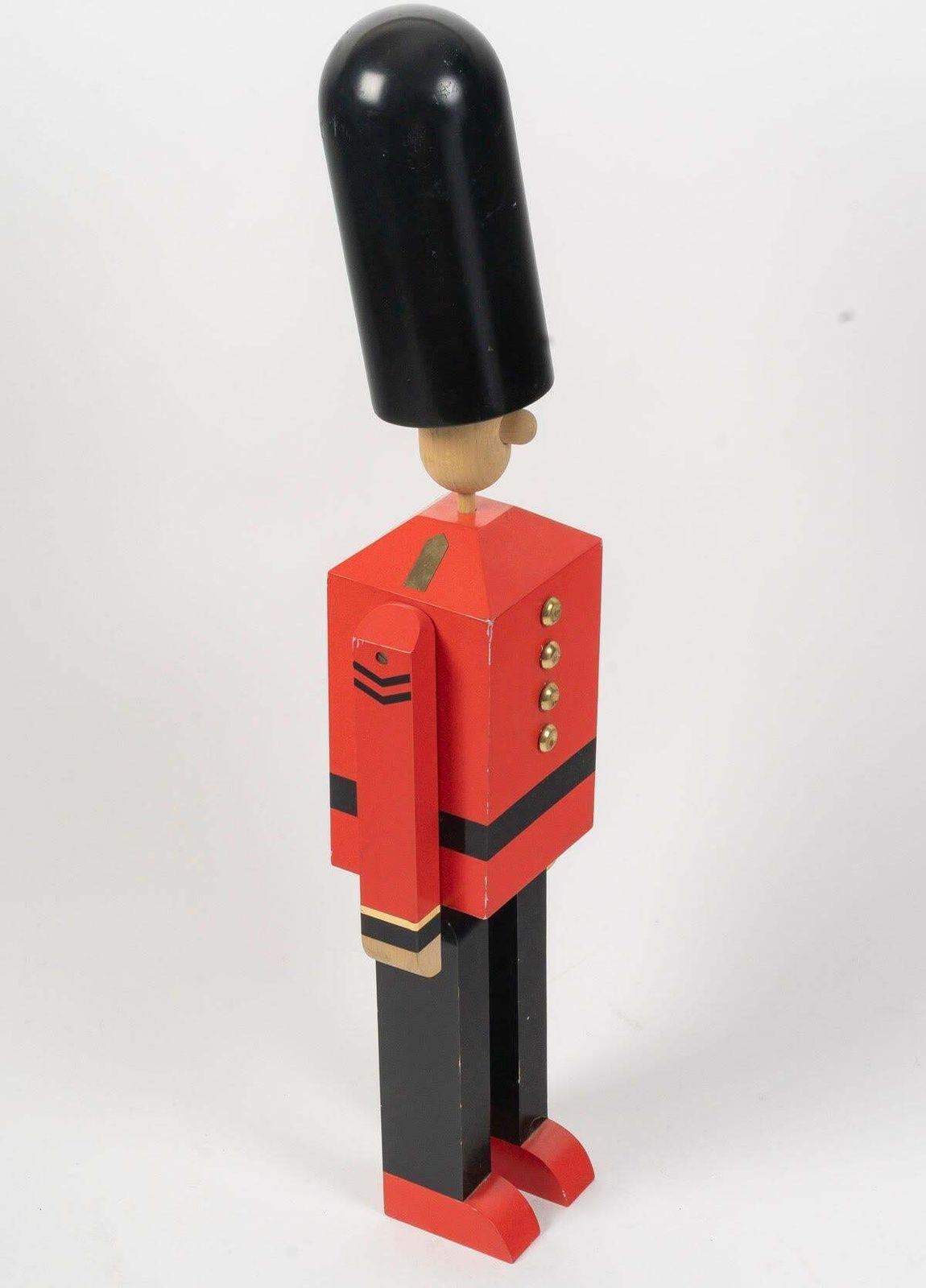 Painted Wood Sculpture Of An English Royal Guardsman, 20th Century. photo Art