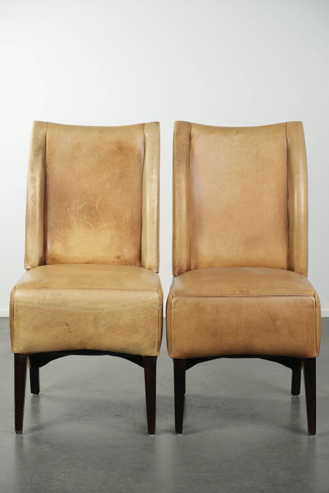 Set Van Zes Koeienhuid Leren Eetkamerstoelen Met Lichte Kleur, Comfortabele Zitting En Hoge Rugleuning photo furniture