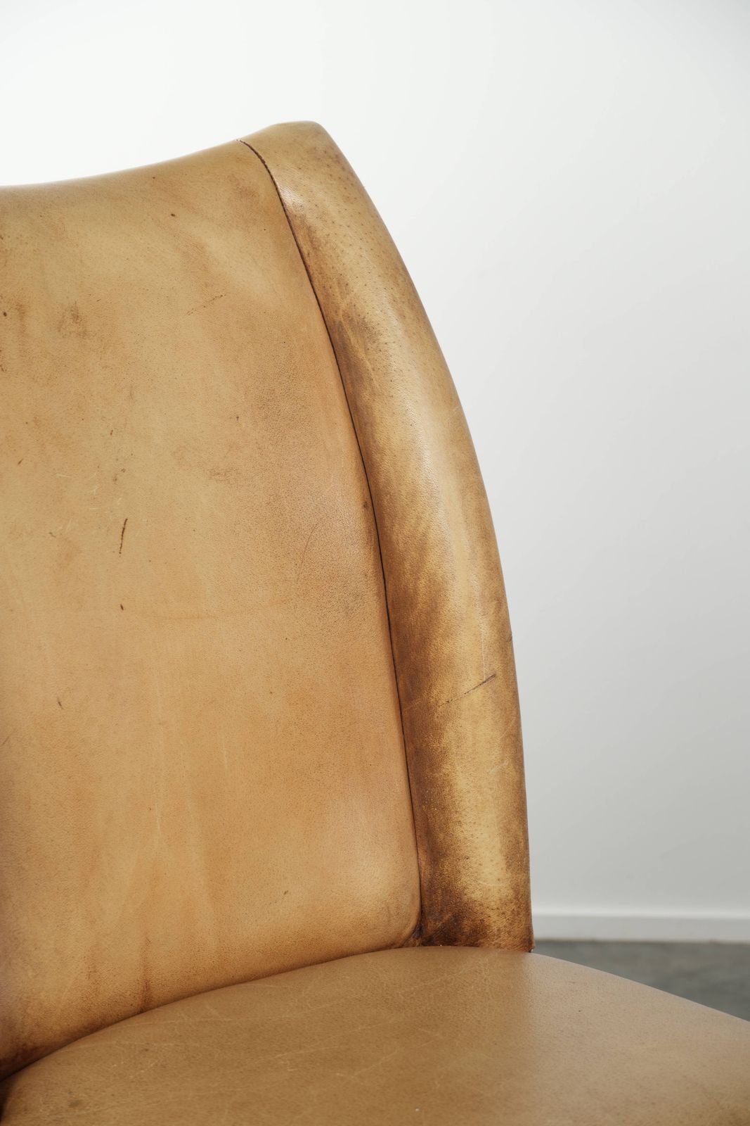 1255.0 Luxury Set Of Four Cowhide Leather Dining Chairs With A Beautiful Light Color, Comfortable Seat, And A High Back photo