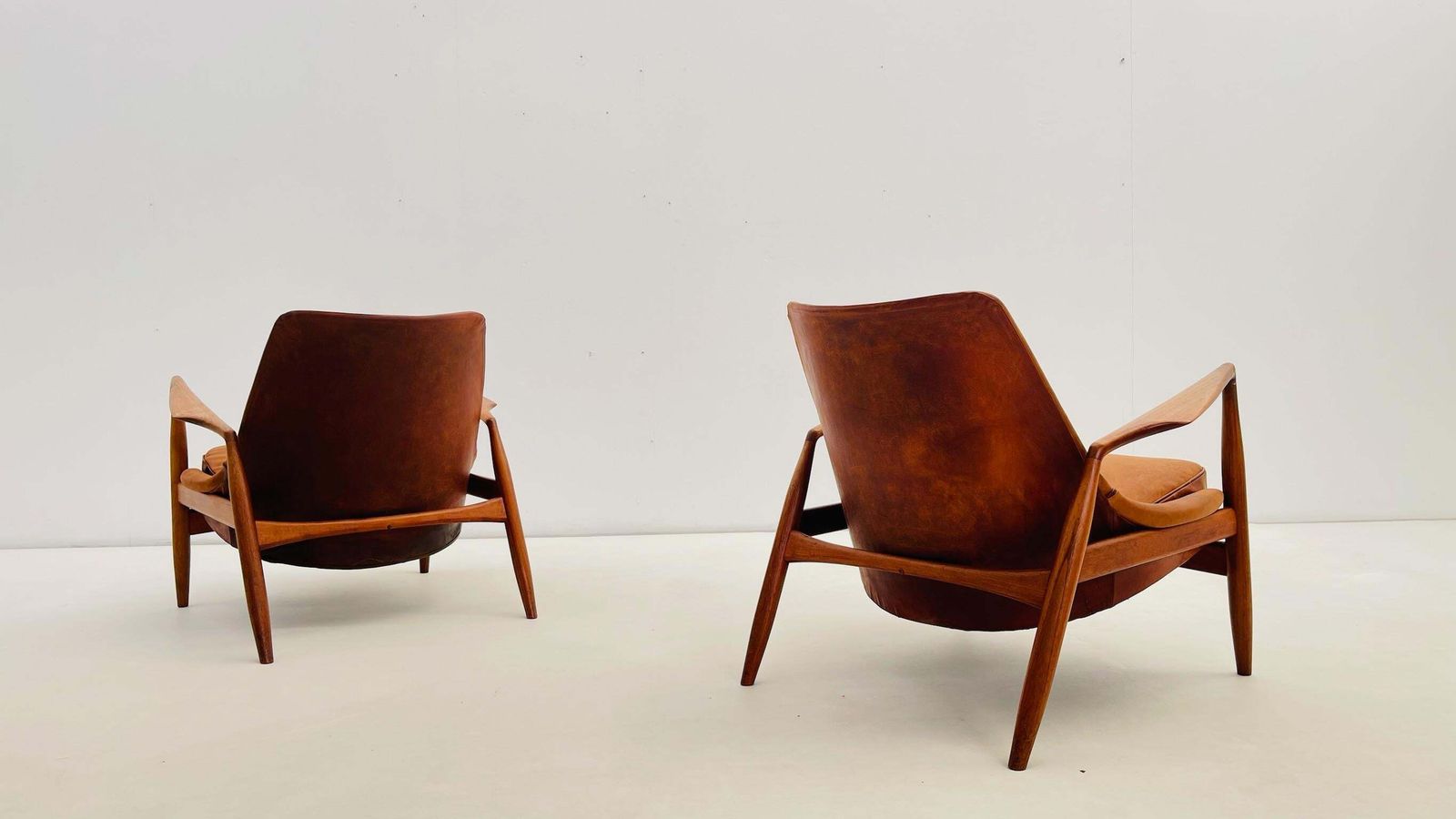 41176.0 'Seal' Armchairs By Ib Kolof Larsen photo