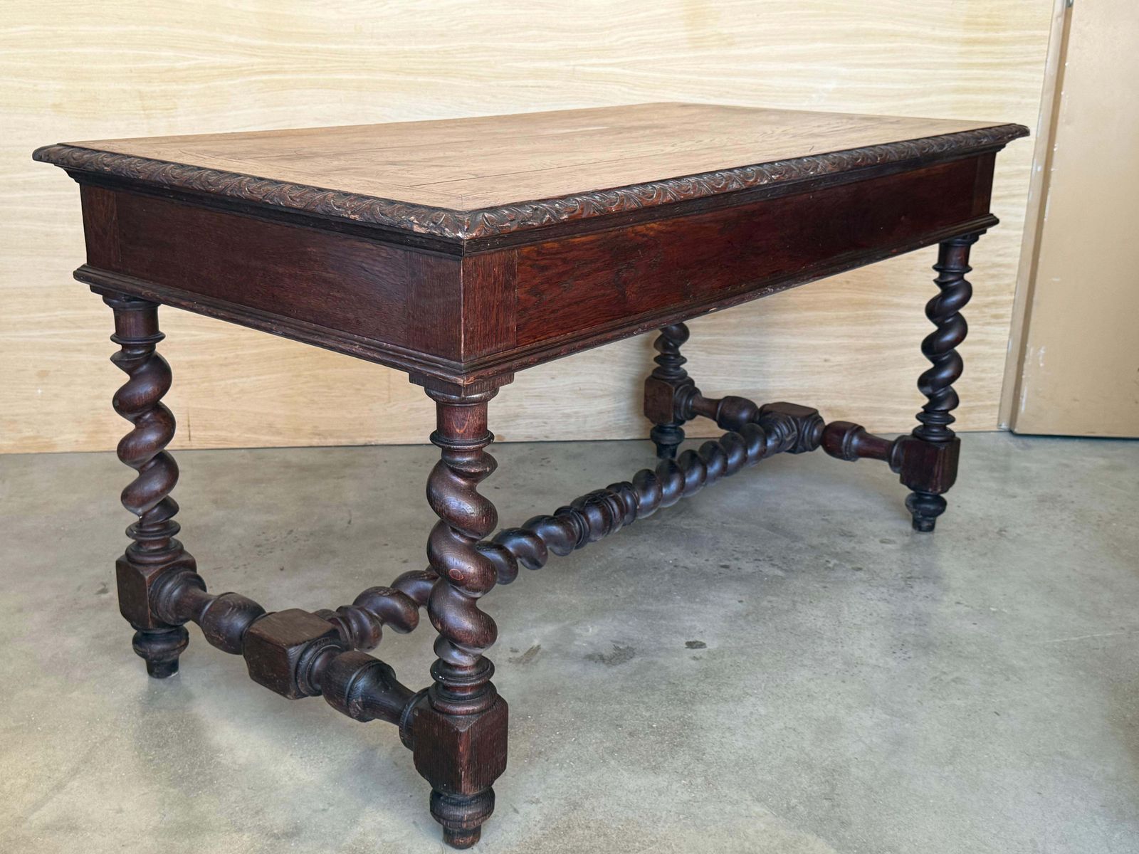 Bureau ou console espagnol en noyer, XIXe siècle, deux tiroirs, pieds salomoniques photo 5641.0