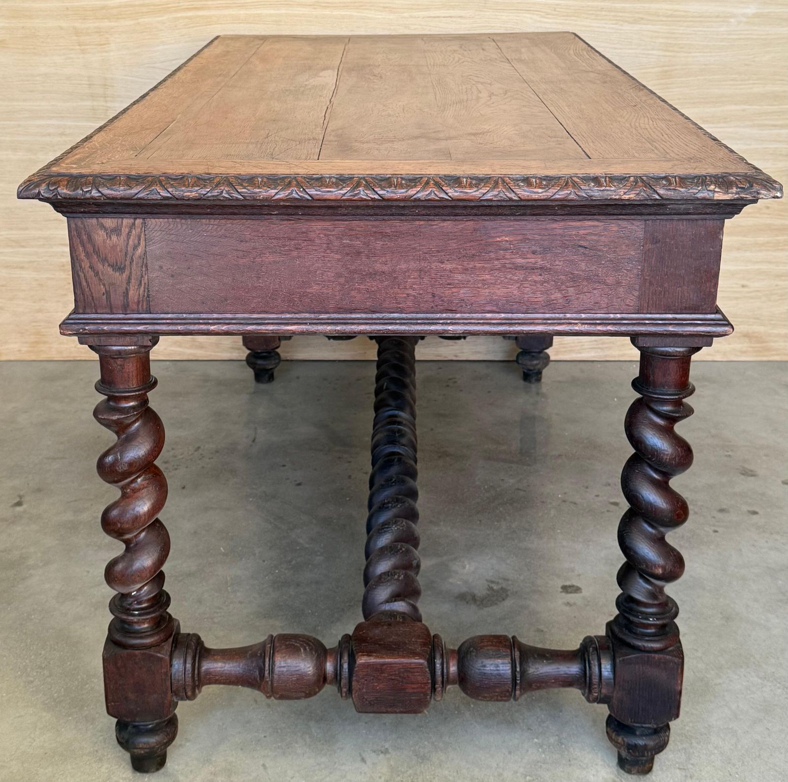 Bureau ou console espagnol en noyer, XIXe siècle, deux tiroirs, pieds salomoniques photo buy
