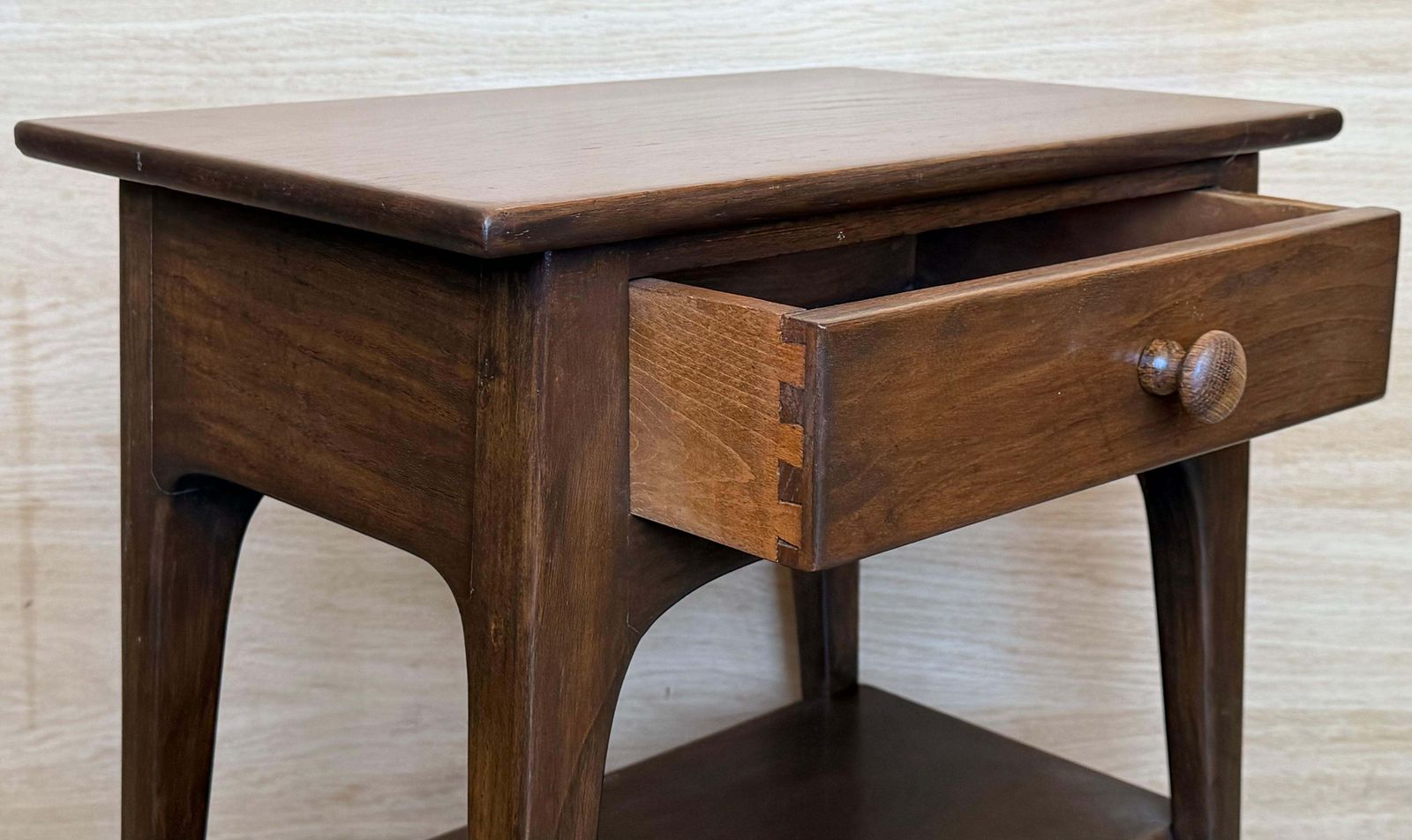 2076.0 Tables de chevet danoises en teck avec tiroir, design moderne années 1960 photo