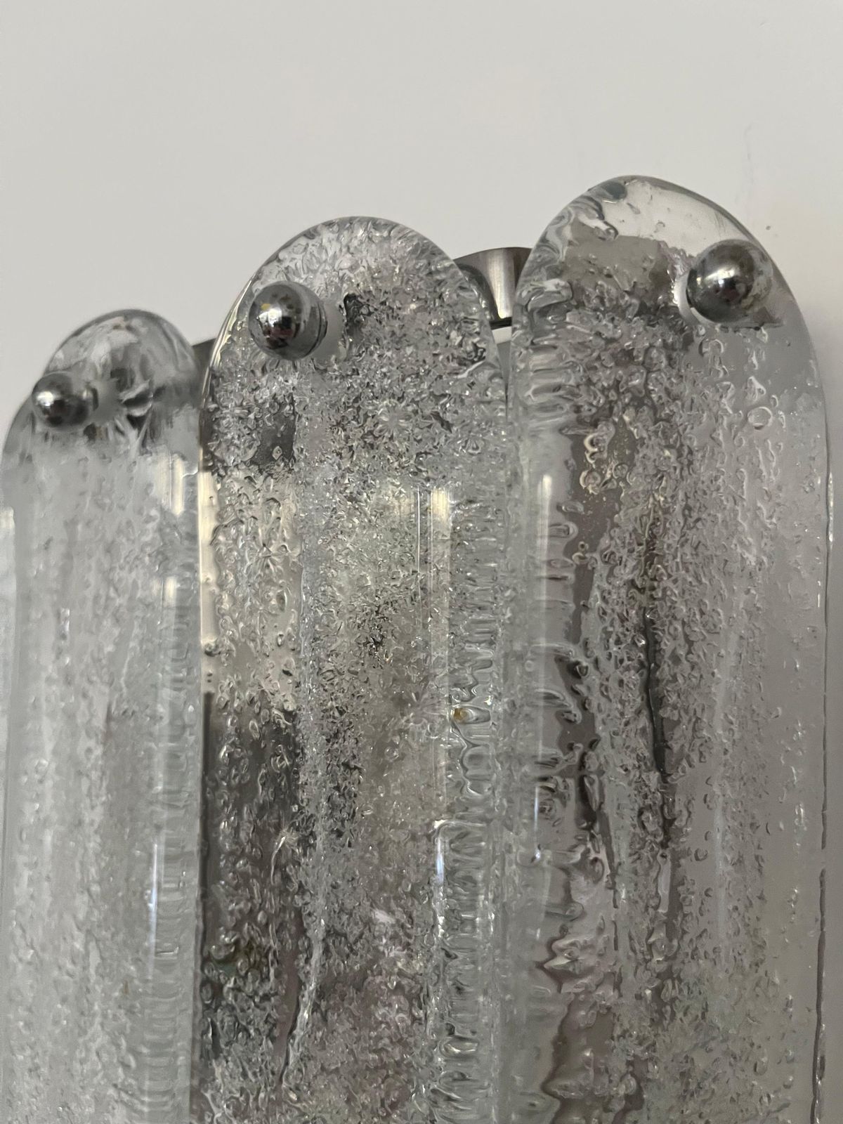 Italian Midcentury Set Of Three Iridescent White Wall Sconces By Mazzega, 1970s photo vintage
