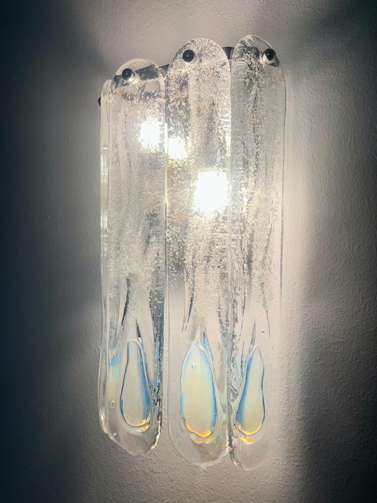 photo vinterior Italian Midcentury Set Of Three Iridescent White Wall Sconces By Mazzega, 1970s