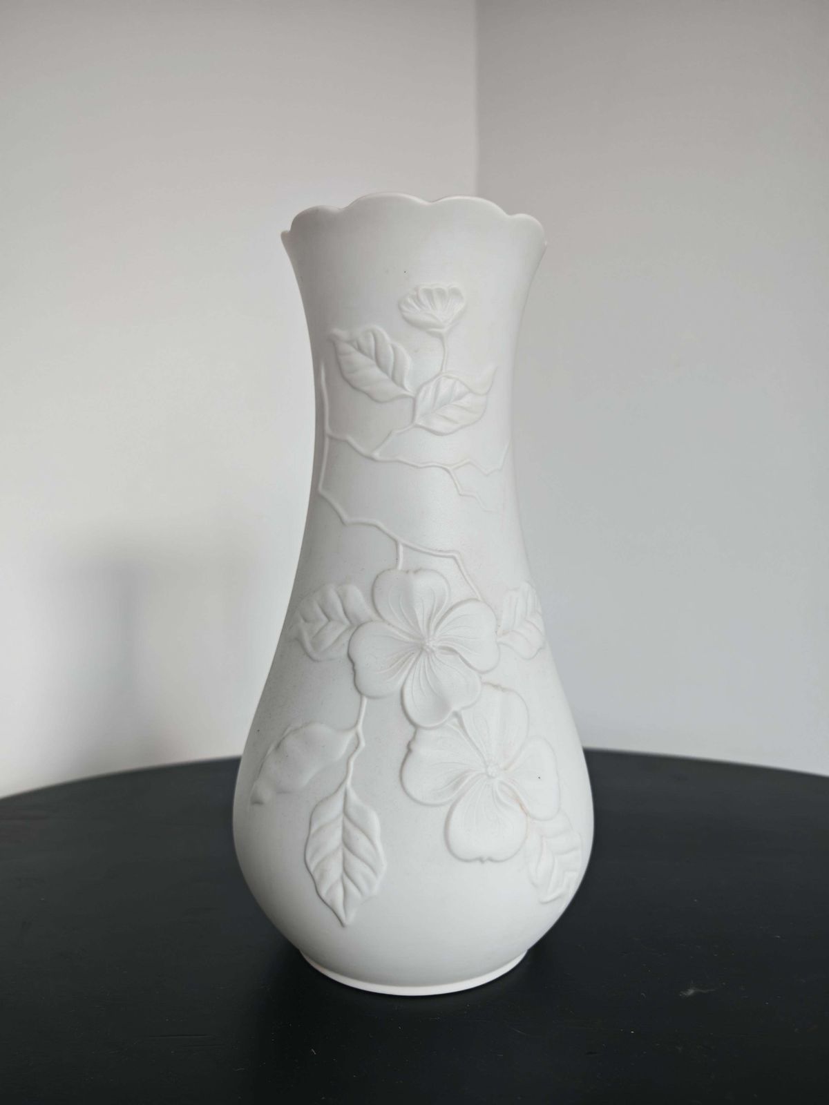 A Set Of 3 Mid Century Vases In Bisque Porcelain By Manfred Frey For Kaiser photo for sale