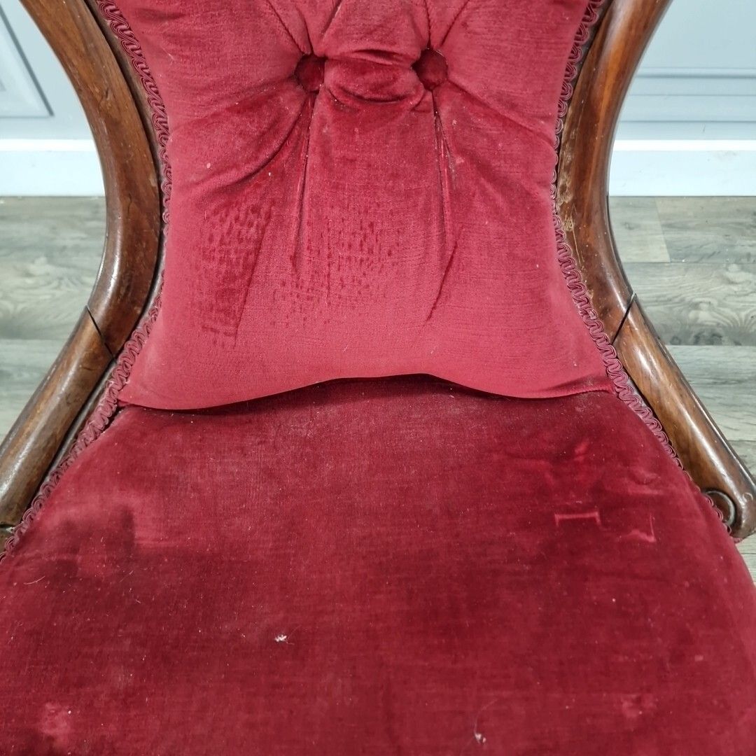 photo vintage Antique Spoon Back Chair Victorian Carved Button Fireside Nursing Seat Resto