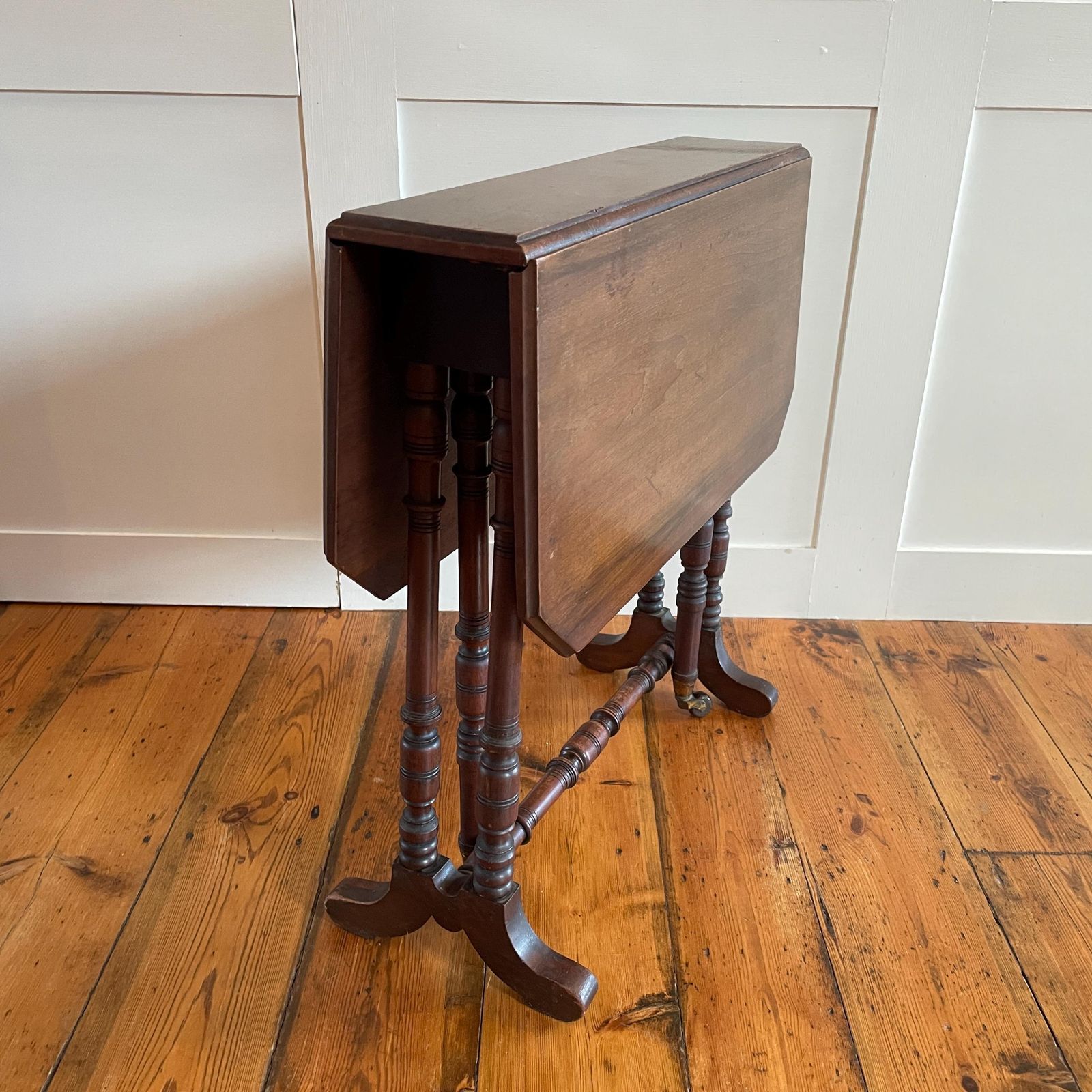 Antique Mahogany Gateleg Drop Leaf Table Turned Legs Side End Table English Vintage Solid Wood Folding Accent photo furniture