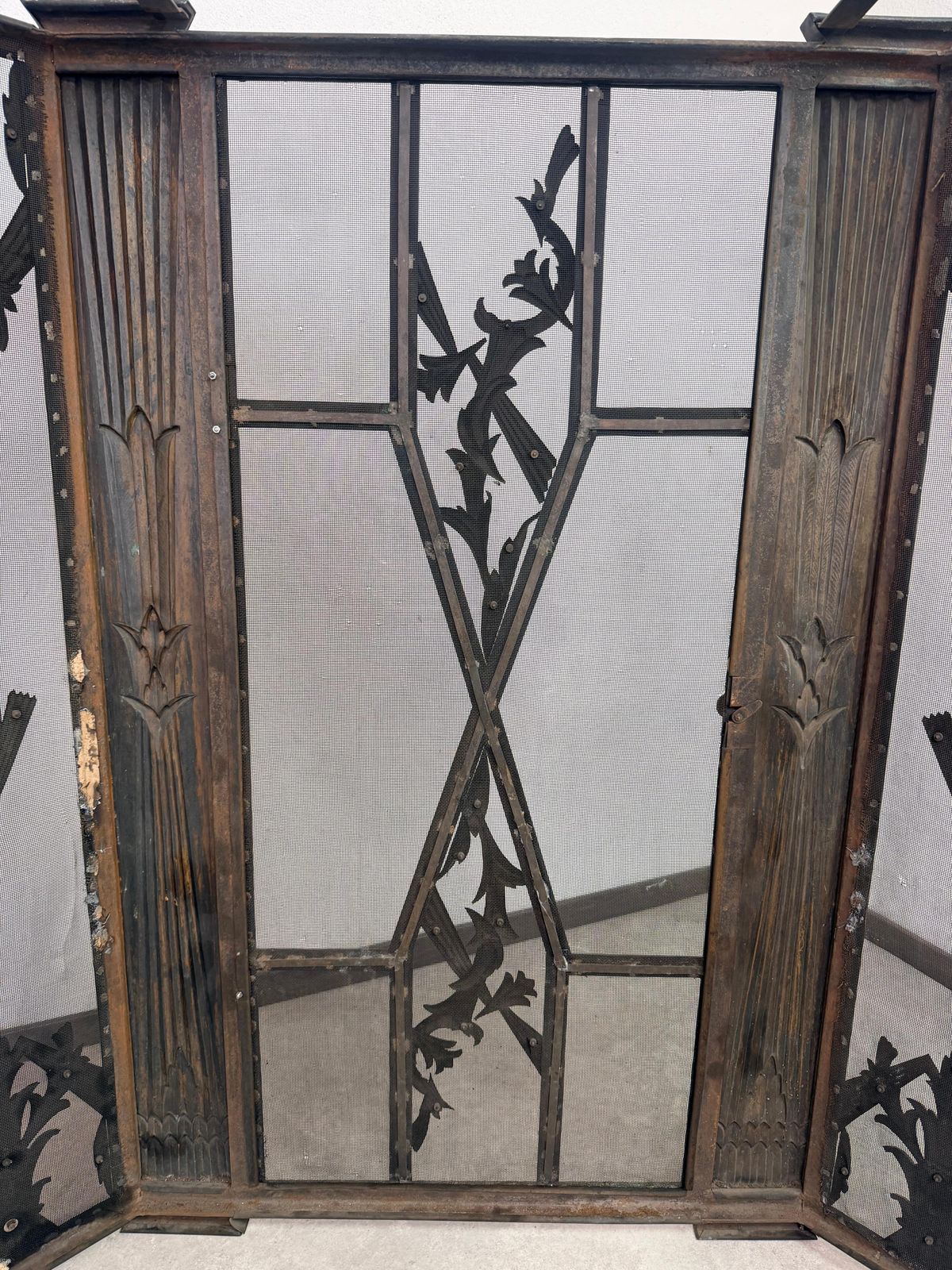 photo vintage Brass Corner Fireplace Screen Attr. To Dagobert Peche