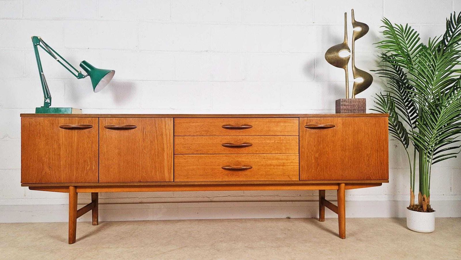 Avalon Vintage 1960s Danish Medium Teak Design Long John Sideboard Buffet Credenza