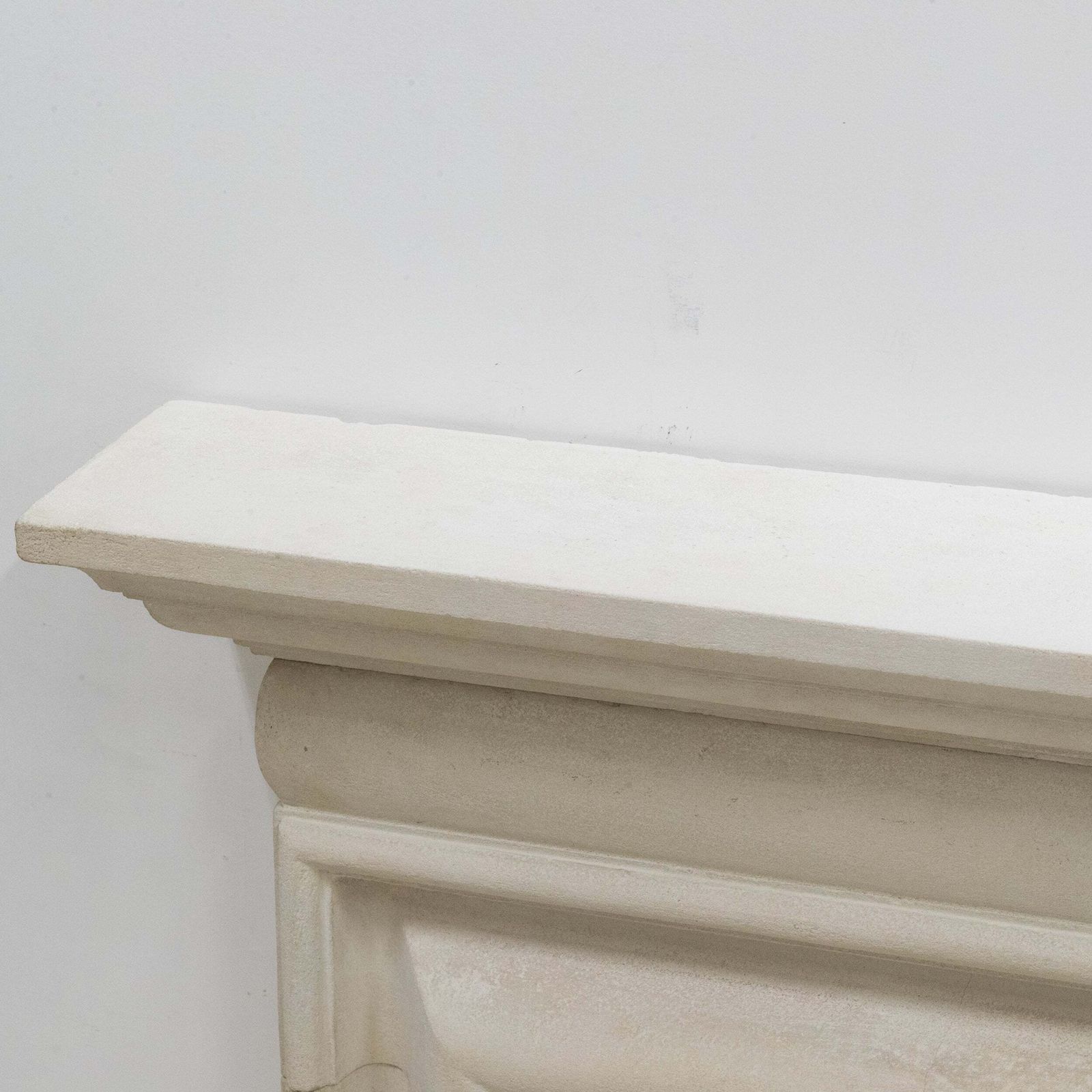 photo vintage Reclaimed Stone Fireplace Surround