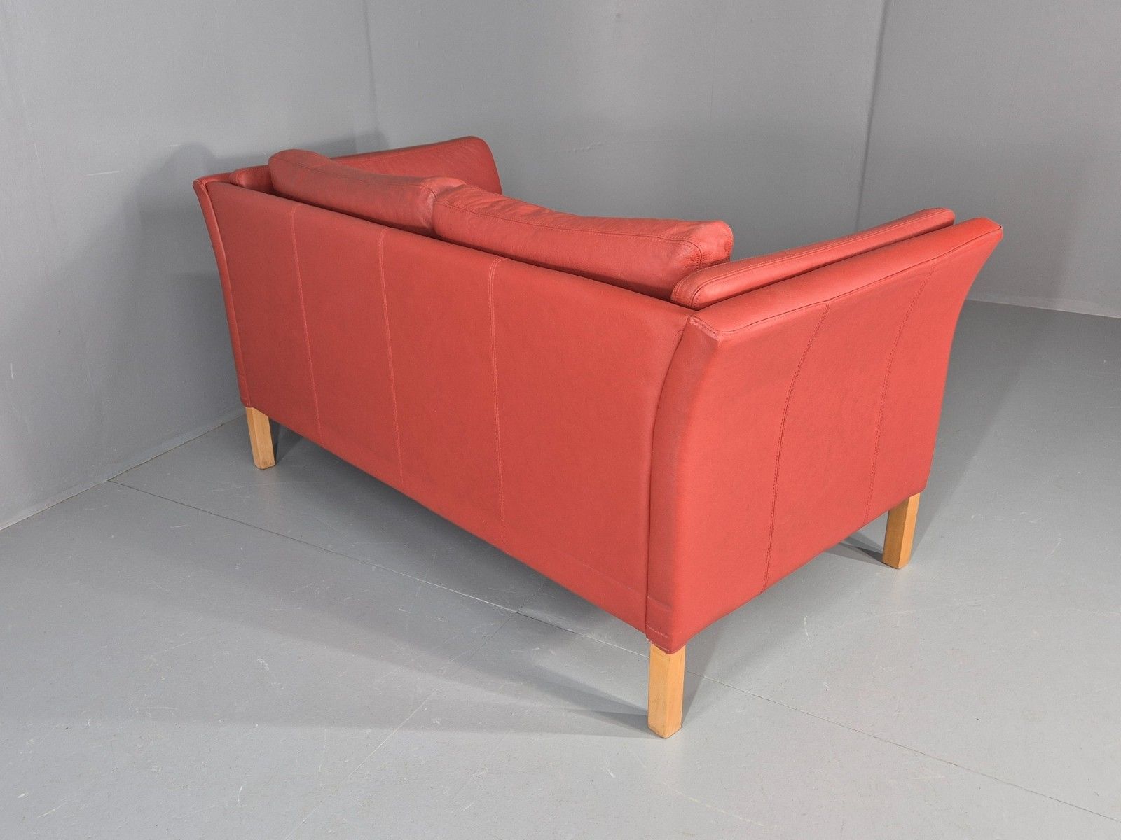 photo vintage Vintage Danish 2 Seater Danish Skalma Red Leather 1980s Retro Mcm Eb10512 M2ss