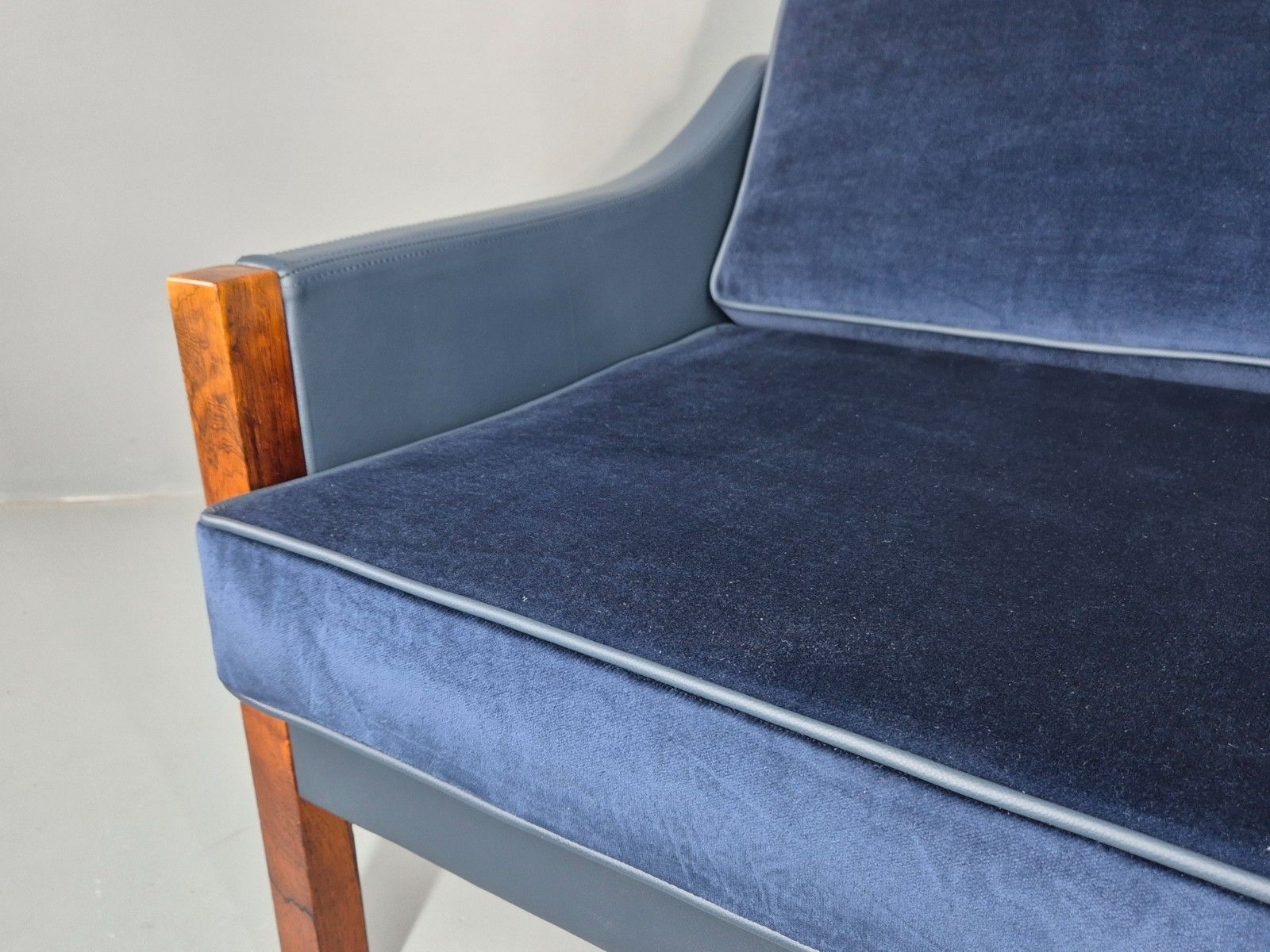 photo furniture Vntage 2 Seater Sofa Danish Erik Jorgensen New Leather Upholstery  Eb11927 M2ss