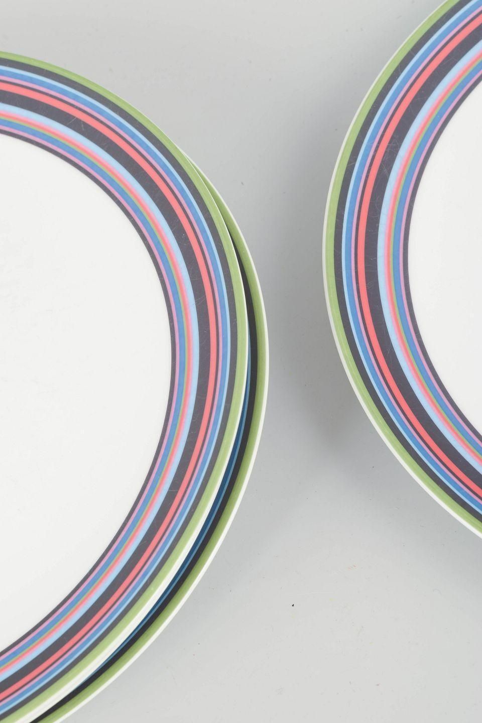 Alfredo Häberli voor Iittala. 4 grote porseleinen dinerborden, serie "Origo". photo for sale