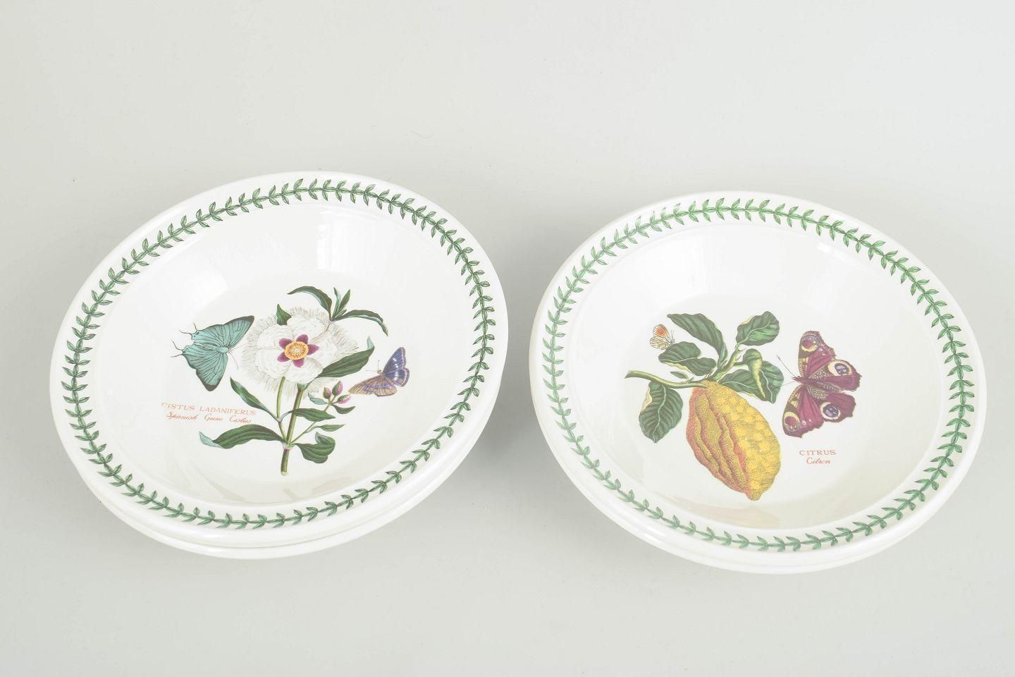 Portmeirion England. Lot de 5 assiettes creuses en faïence. Série « The Botanic Garden ». photo for sale