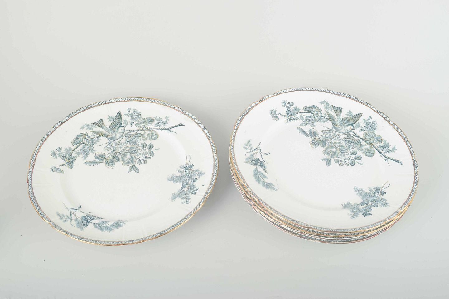 Gustavsberg, « Wexiö ». Cinq assiettes plates en faïence à décor imprimé. photo furniture
