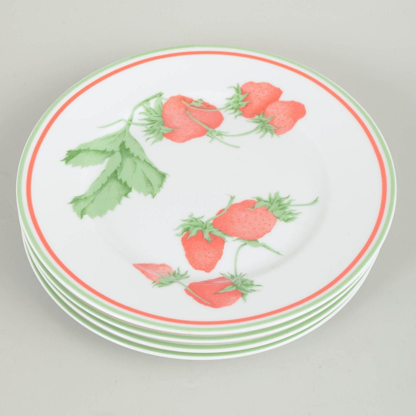Bill Goldsmith pour Limoges. 4 assiettes à déjeuner en porcelaine. Série Fraise. Années 1980 photo furniture