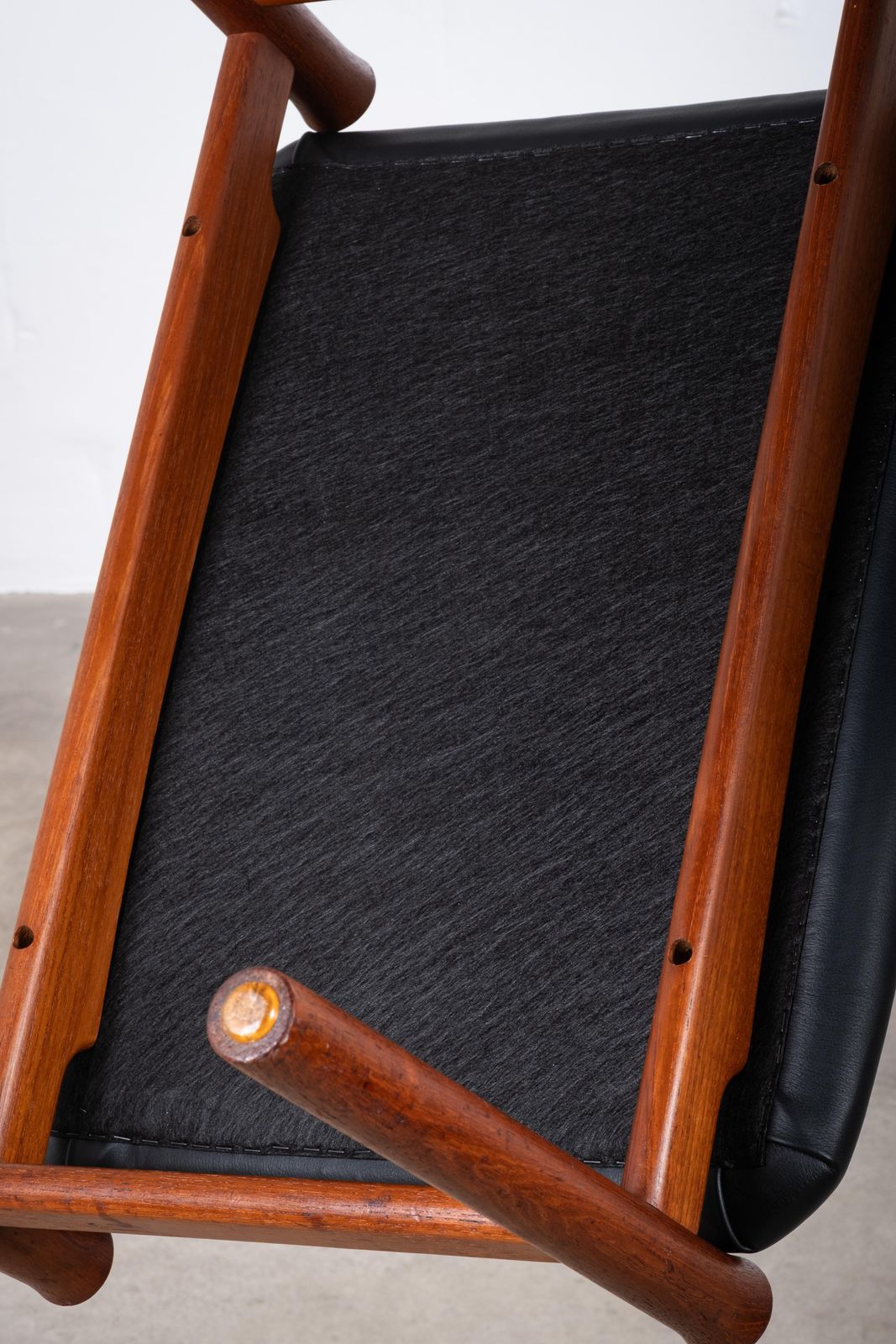 photo furniture Tabouret en teck Søren Hansen pour Fritz Hansen, Danemark, années 1950