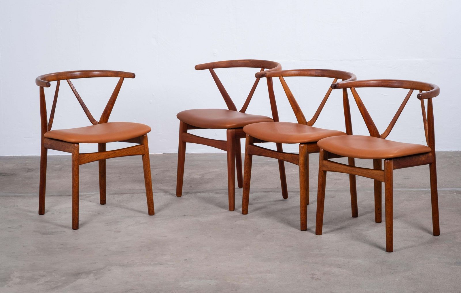 Set Of 4 Model 255 Dining Chairs By Henning Kjærnulf For Bruno Hansen, Denmark photo Furniture