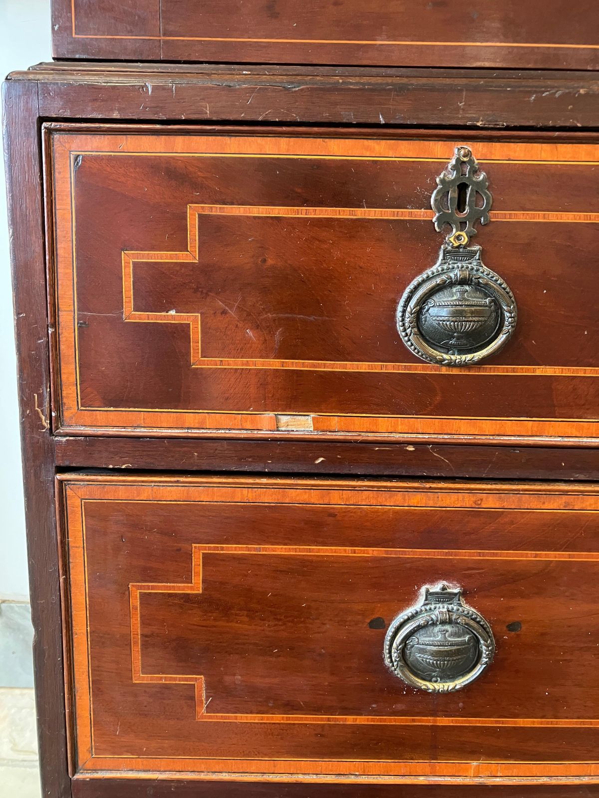 photo vintage Antique Linen Press, English, Georgian, Housekeeper's Cupboard, Circa 1780
