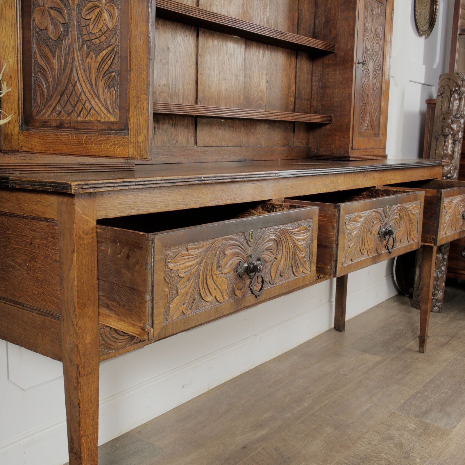Mid 19th Century Carved Oak Dresser / Sideboard photo vinterior
