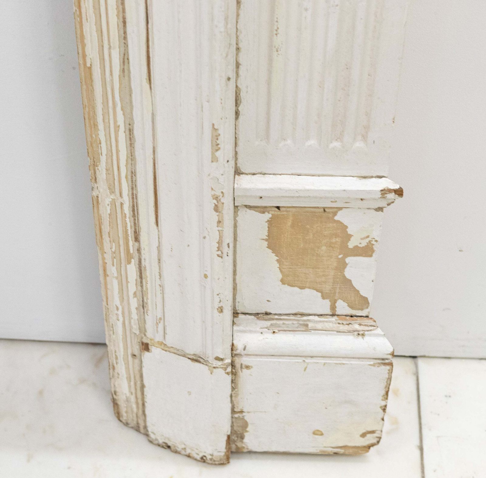 photo vinterior Antique Wooden Fireplace Surround