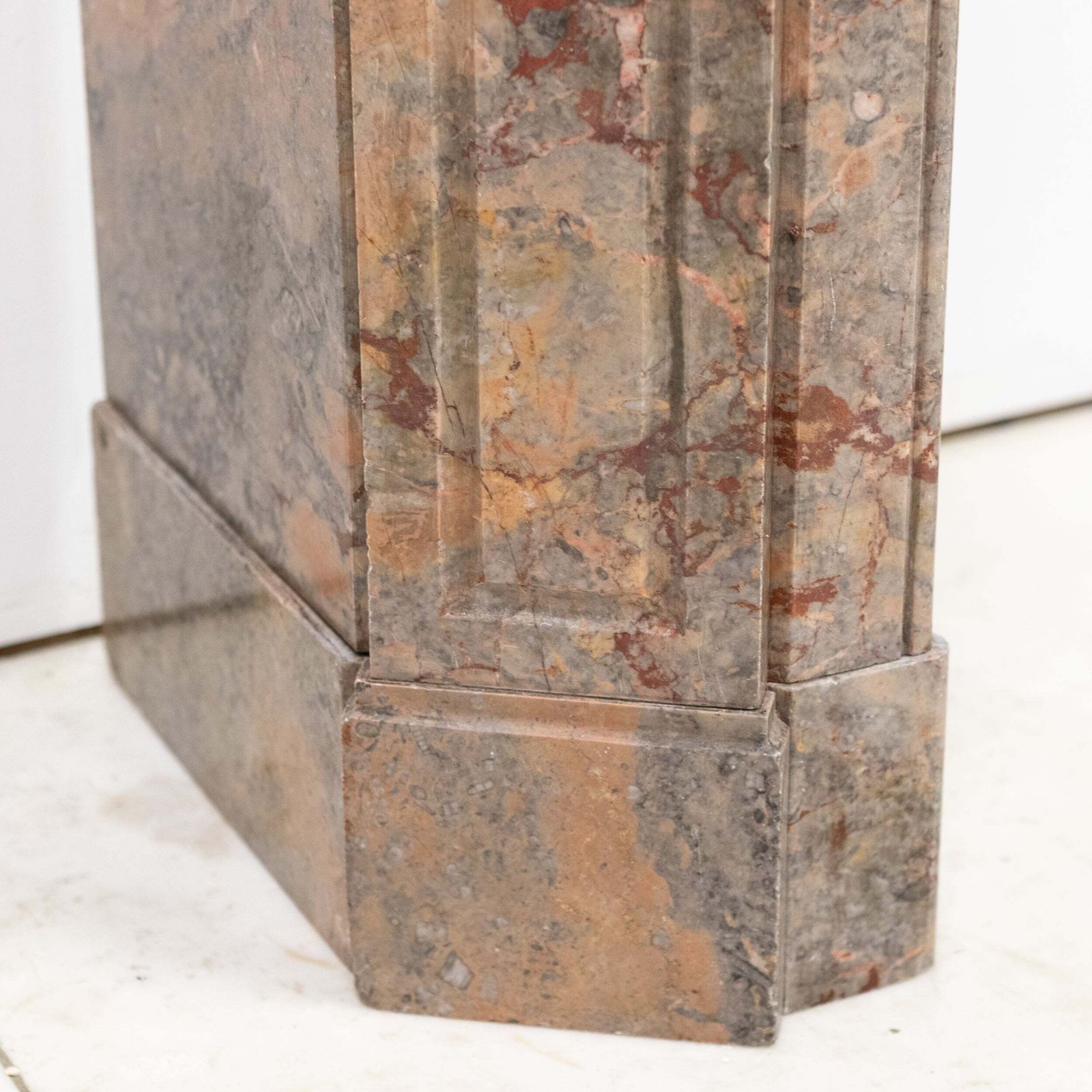 photo vinterior Antique French Style Pompadour Rouge Breche Marble Fireplace
