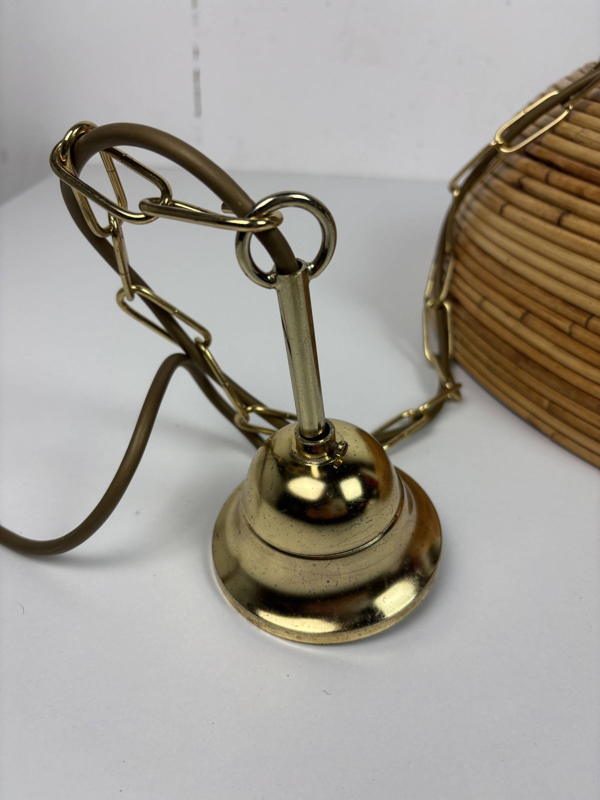 photo for sale Suspension mid-century en jonc, rotin, bambou et laiton,