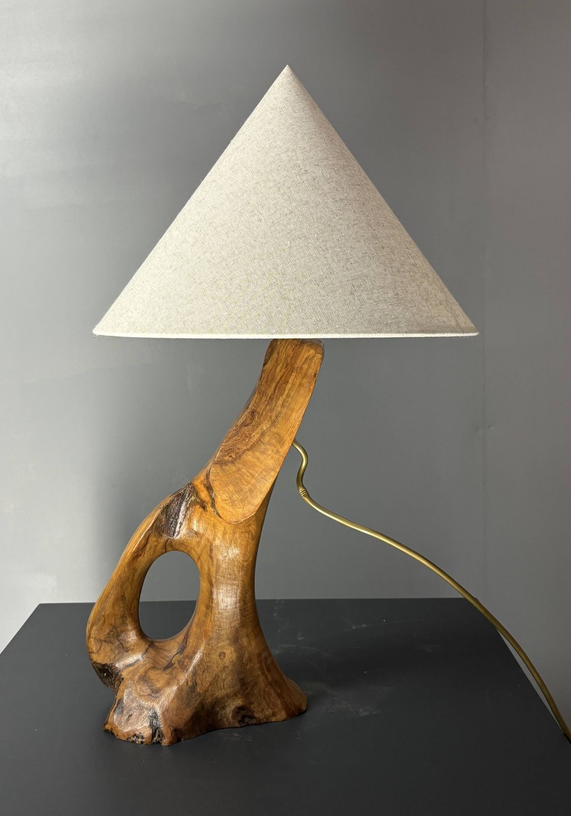 Lampe de table mid-century brutaliste en bois d'olivier, années 1950 photo furniture