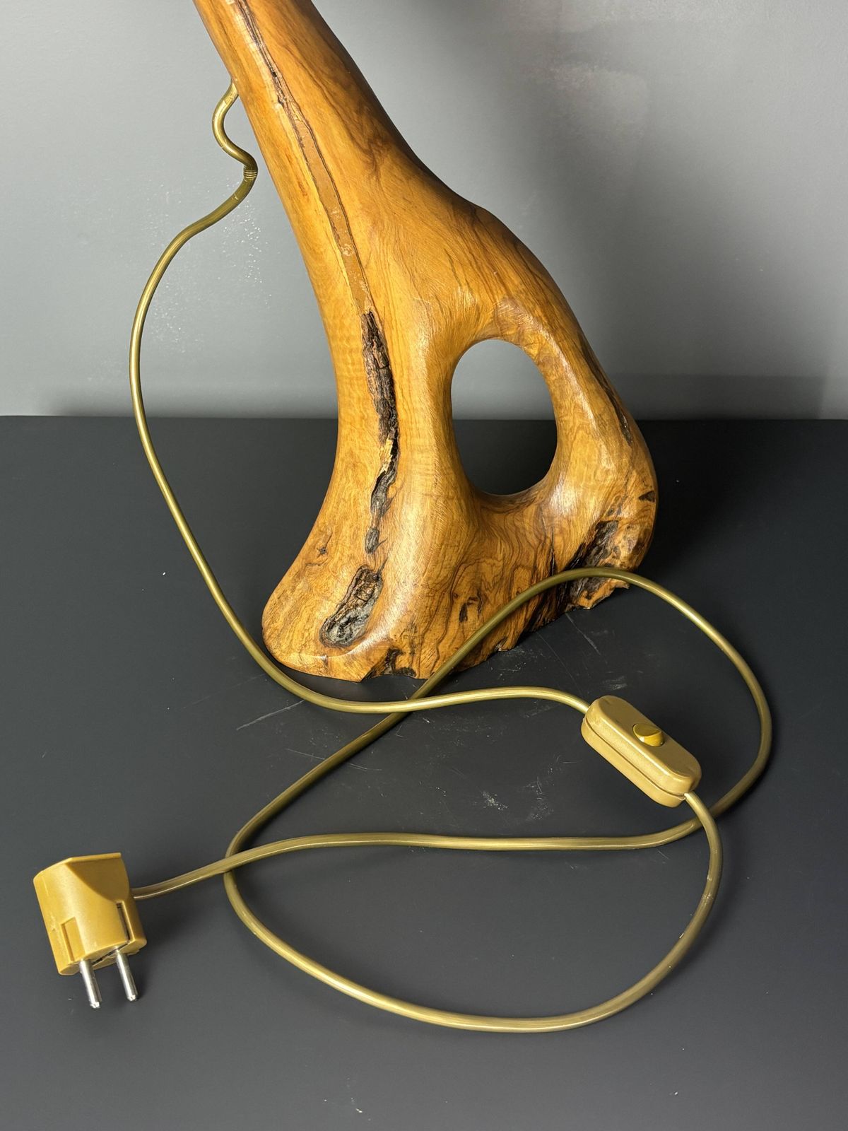 photo for sale Lampe de table mid-century brutaliste en bois d'olivier, années 1950