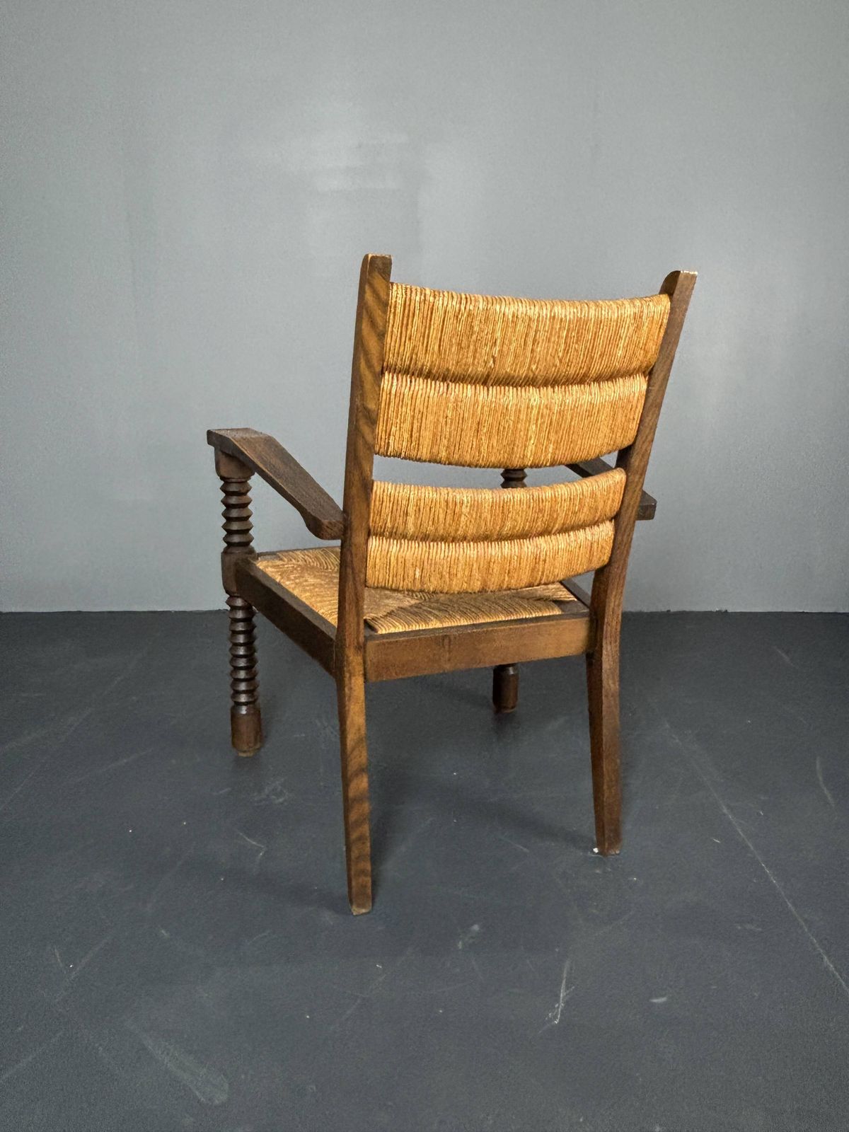 749.0 Fauteuil à pieds tournés en jonc, dans le style de Charles Dudouyt, France, années 1950 photo