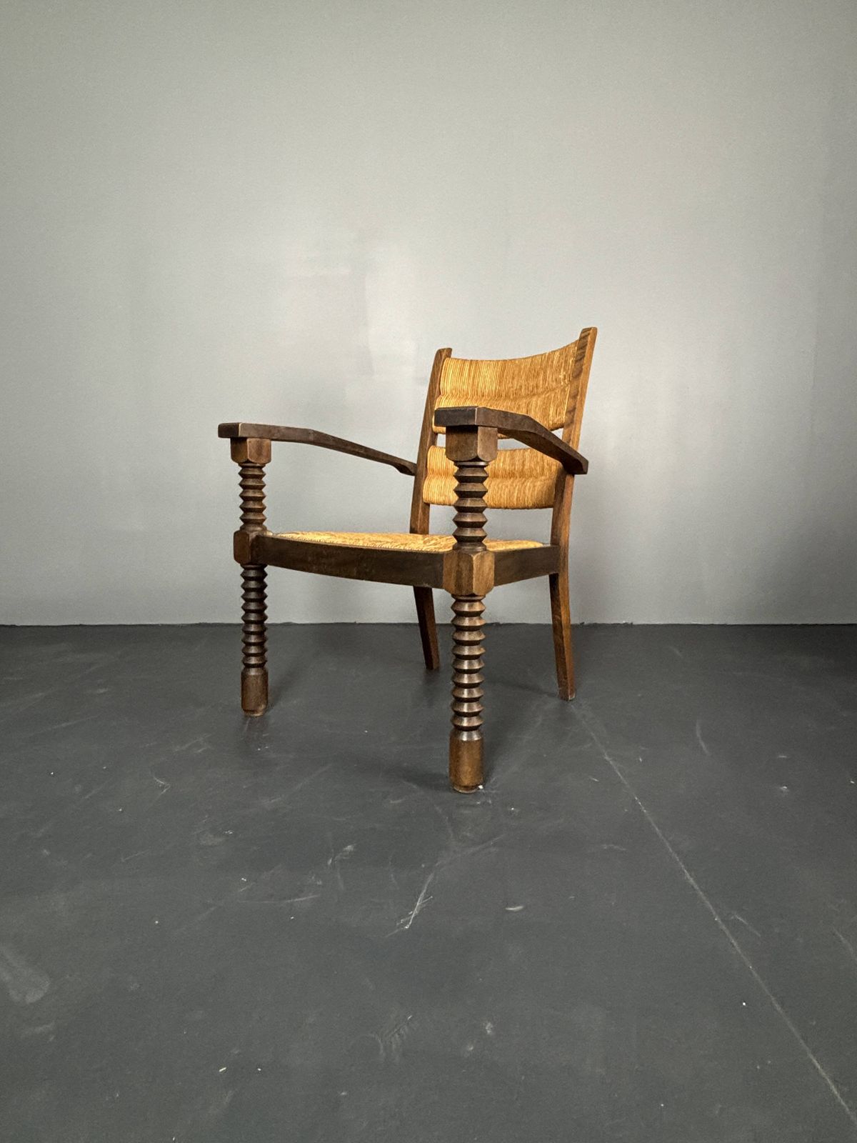 photo vintage Fauteuil à pieds tournés en jonc, dans le style de Charles Dudouyt, France, années 1950