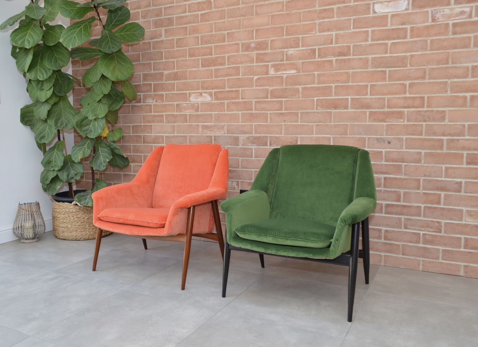 photo furniture Mid Century Parker Knoll "New Menton" Model Pk940 Teak Armchair, Green Velvet Upholstery