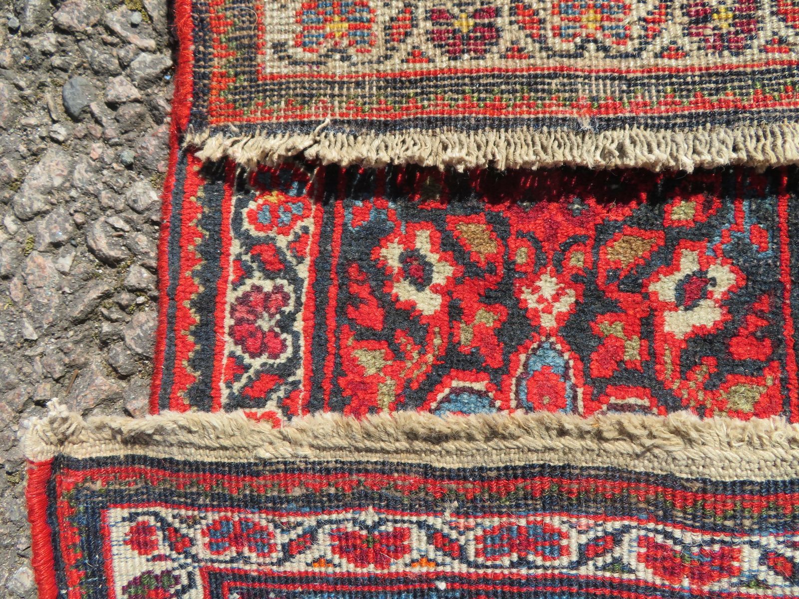 photo vinterior Fine Antique Rug. 204cm X 130cm