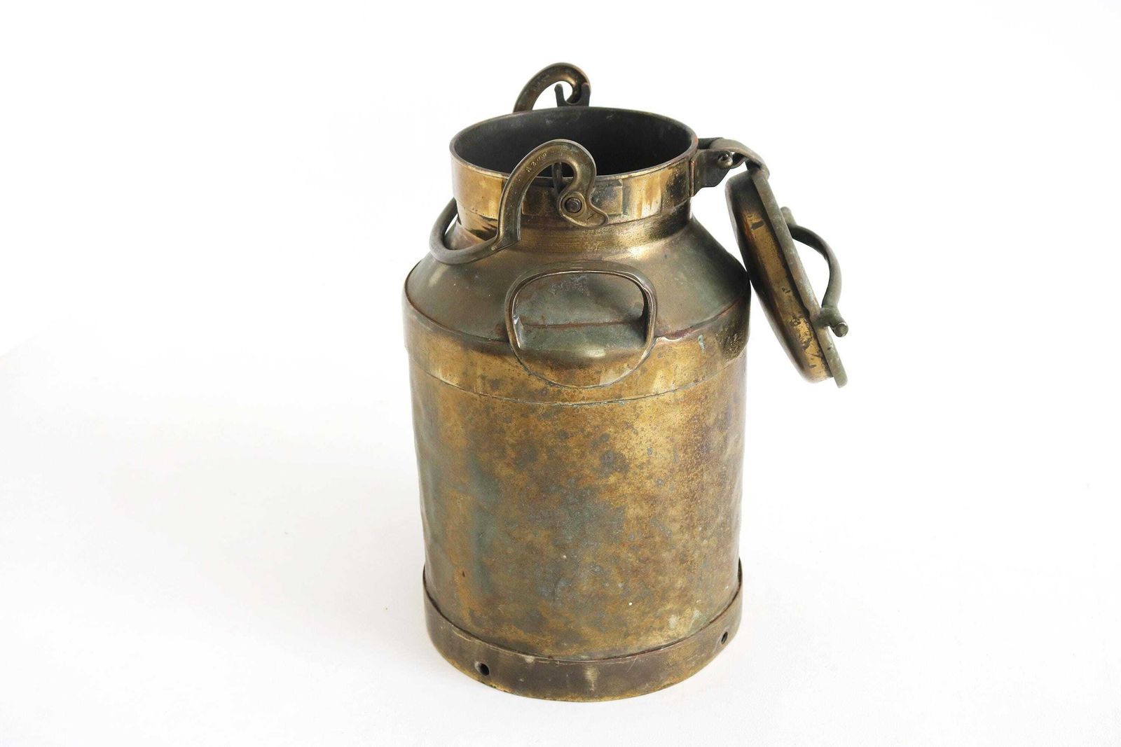 Woonaccessoires Antieke Koperen Melkbus Met Scharnierende Deksel – Rustiek Boerenland Decor – Grote Antieke Melkbus photo