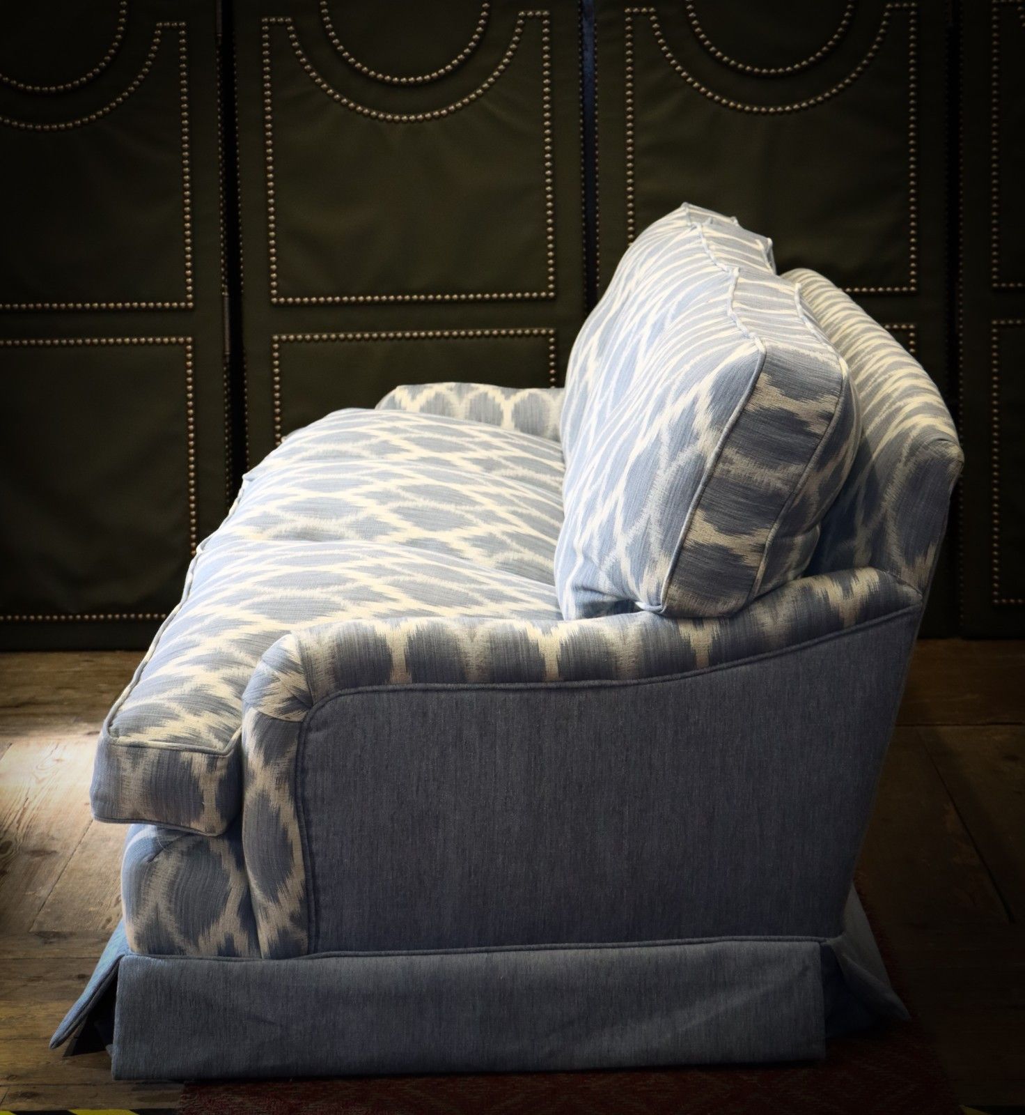 photo furniture Peter Dudgeon 3 Seater Connaught Grand Sofa Jane Churchill Fontane Blue Linen 🚚