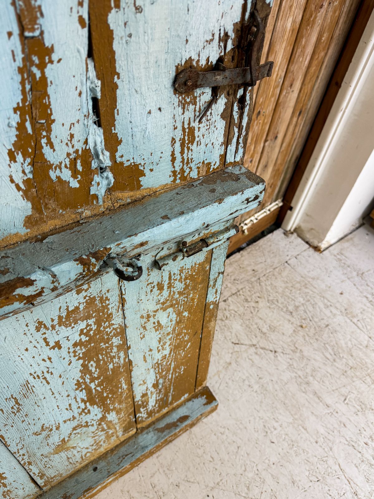 19th Century Antique Wooden Barn Door photo vinterior