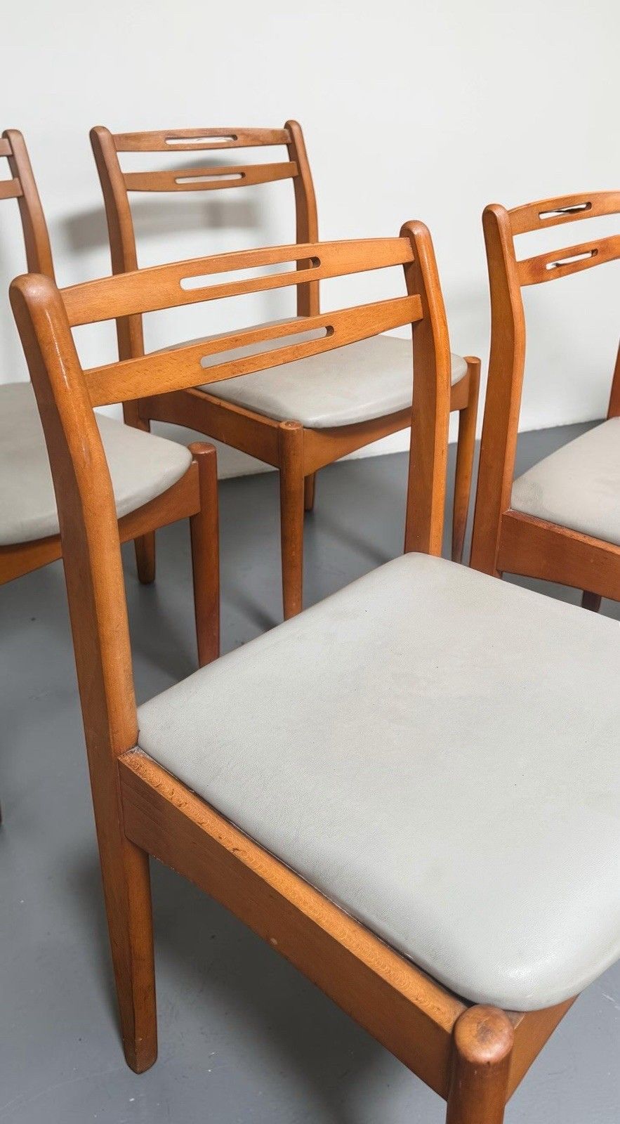 photo vintage Set Of Seven Teak Morris Of Glasgow Dining Chairs Danish Style Rare Mid Century