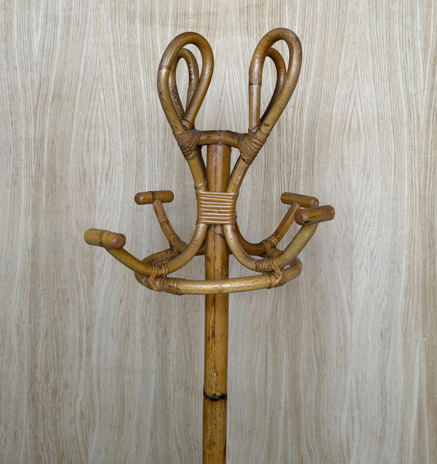 Porte-manteau en bambou et rotin, grande base, Italie, années 1960 photo for sale