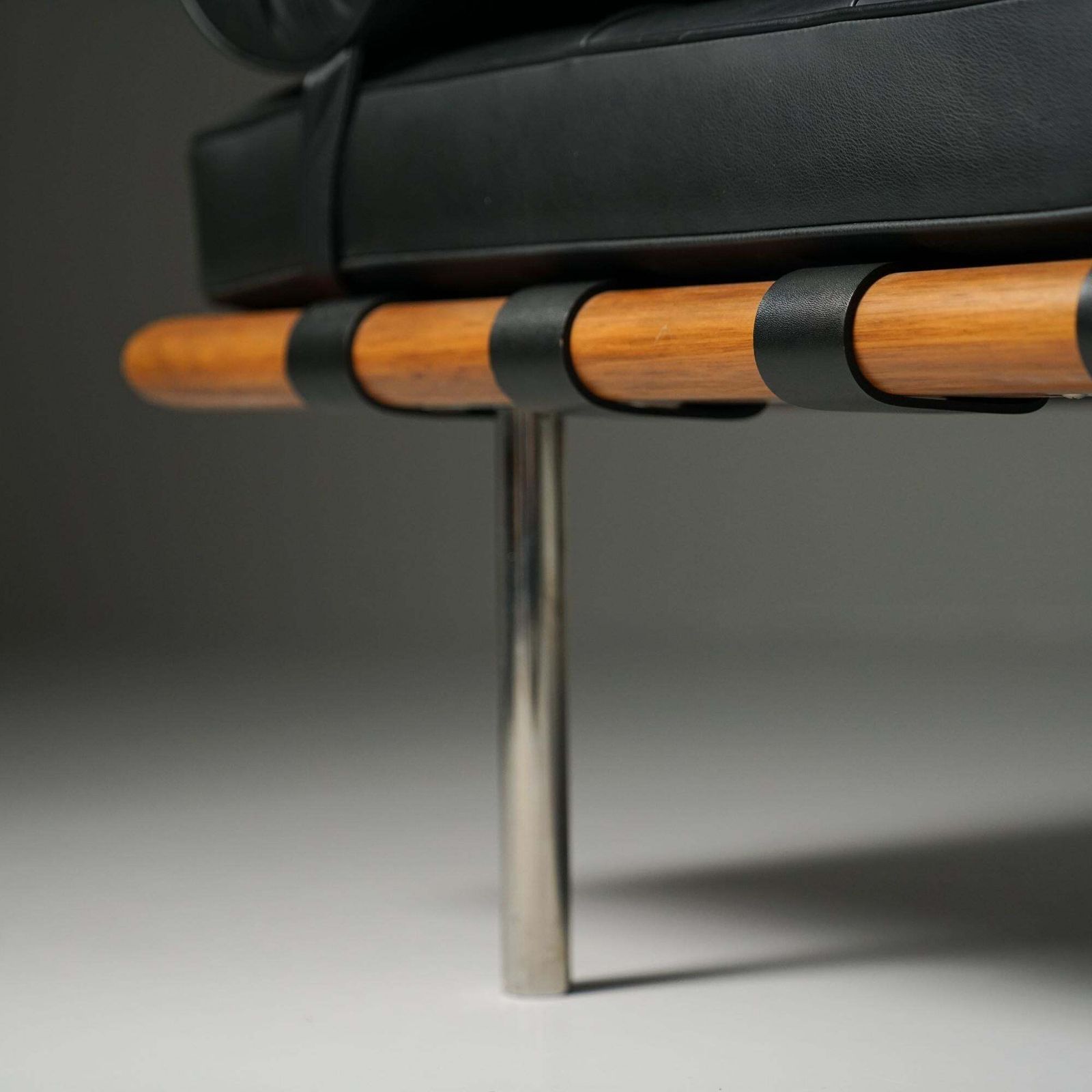 Bacelona Daybed, Ludwig Mies Van Der Rohe, Knoll, Early 2000s photo for sale