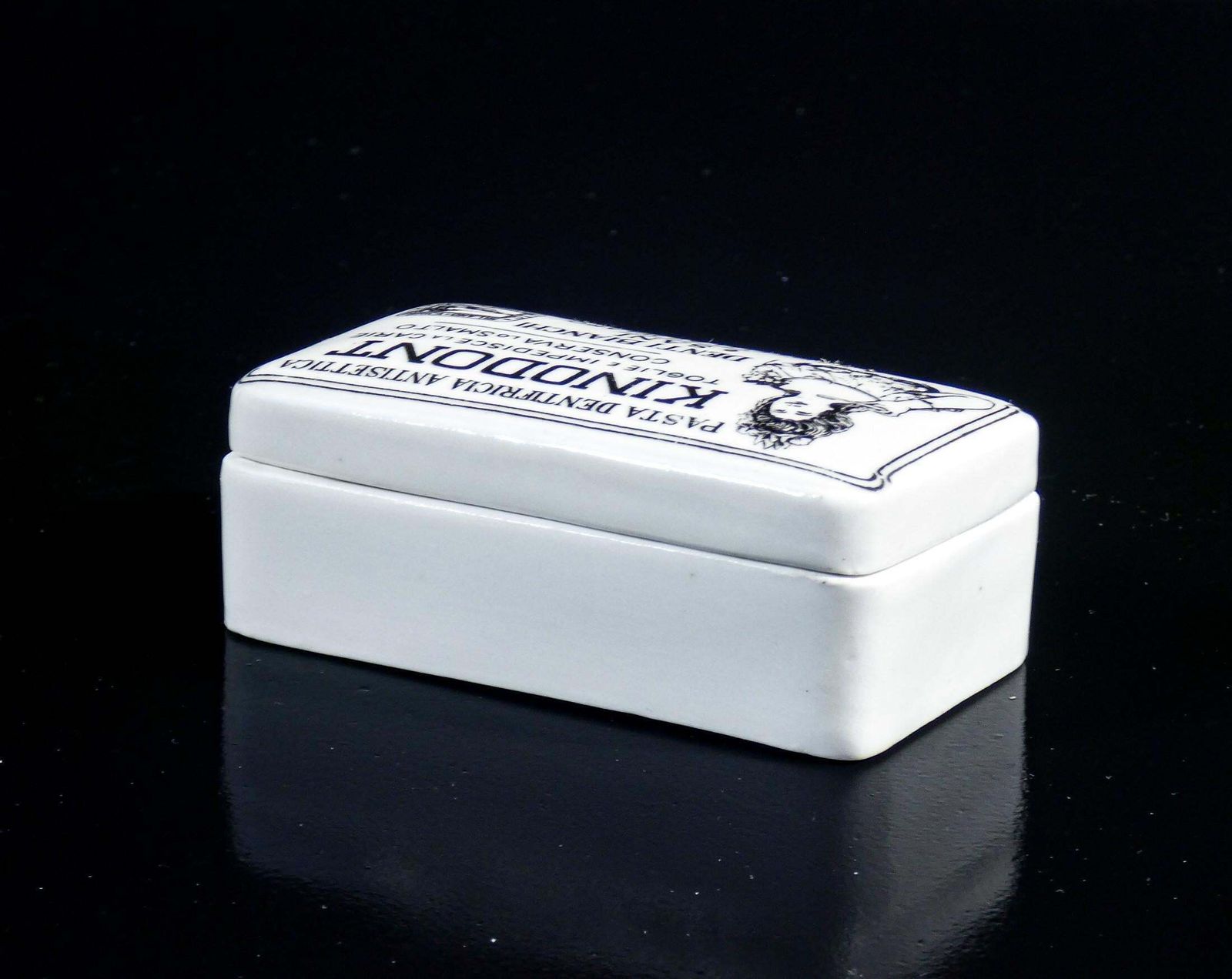 Ginori Porcelain Box With Kinodont Advertisement, Milan, Early 20th Century photo vinterior